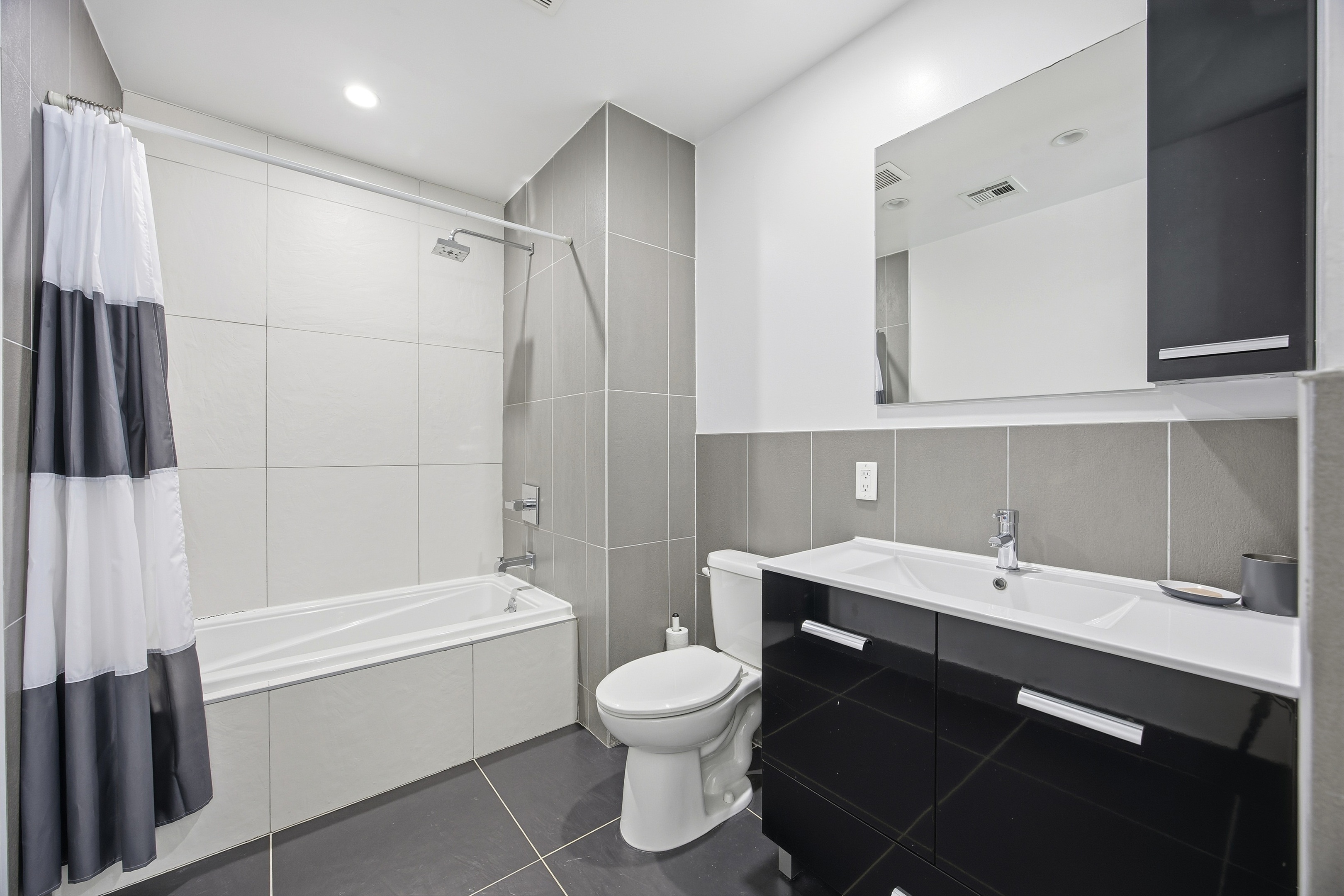 #21 photo, 2022 Madison Avenue, East Harlem , NY 10035