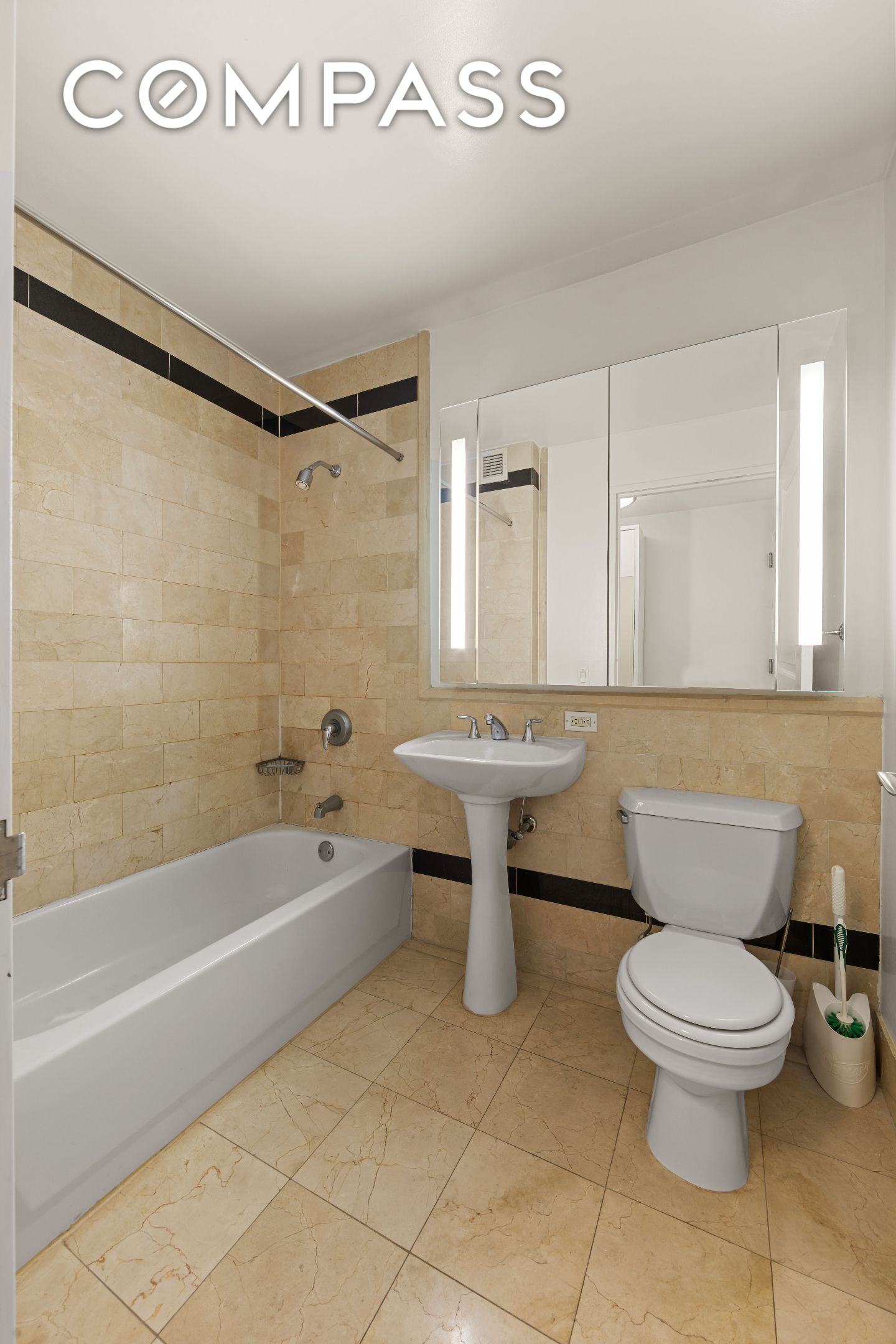 #7 photo, 20 West Street, Financial District , NY 10004