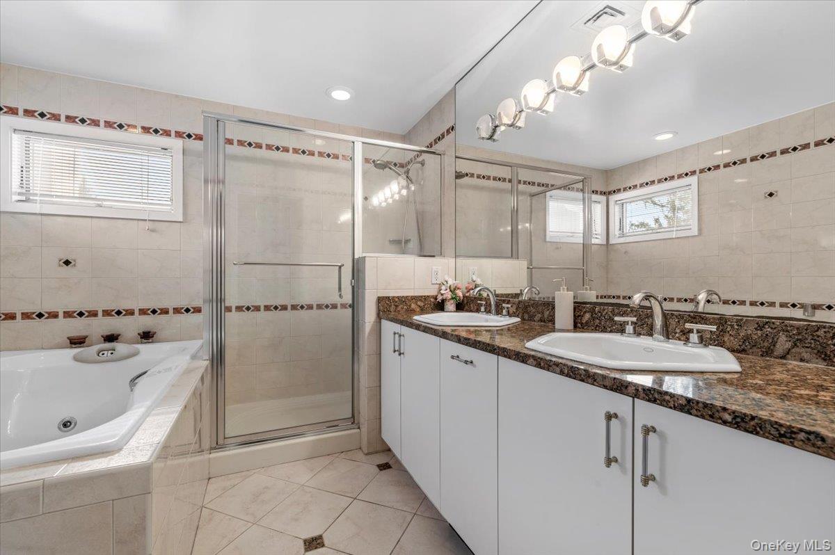 #12 photo, 32 Middle Lane, Jericho , NY 11753