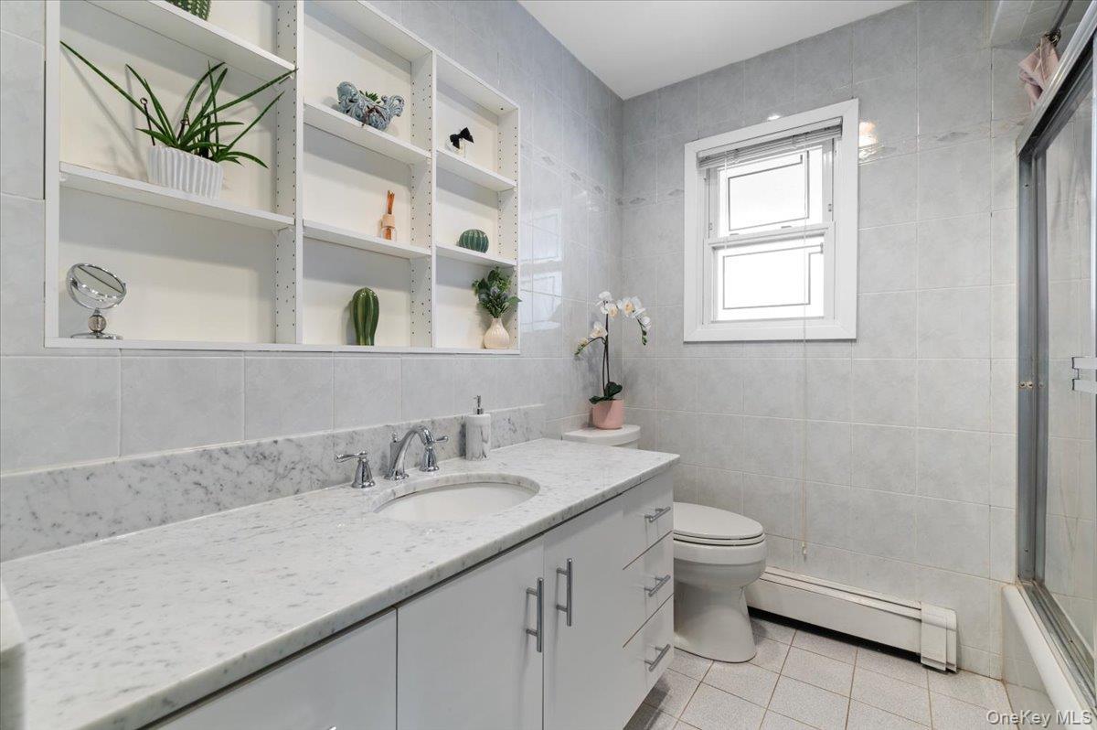 #17 photo, 32 Middle Lane, Jericho , NY 11753