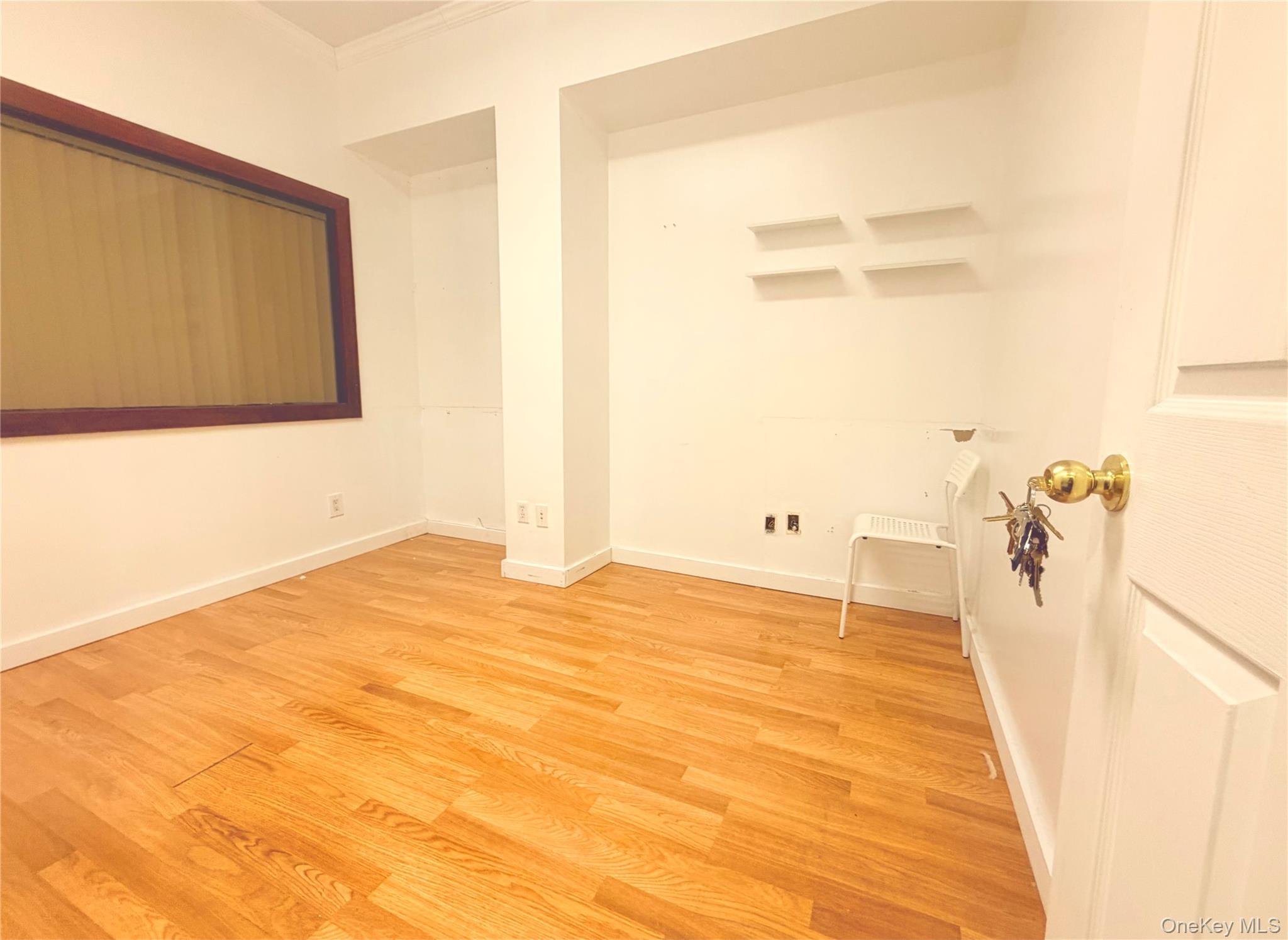 #6 photo, 3708 Main Street, קווינס Flushing , NY 11354