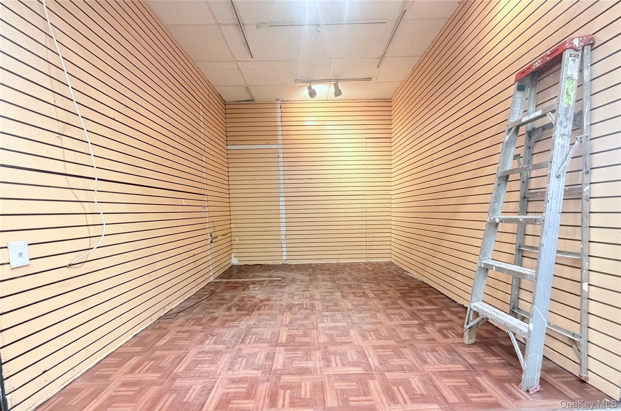 #7 photo, 3708 Main Street, קווינס Flushing , NY 11354