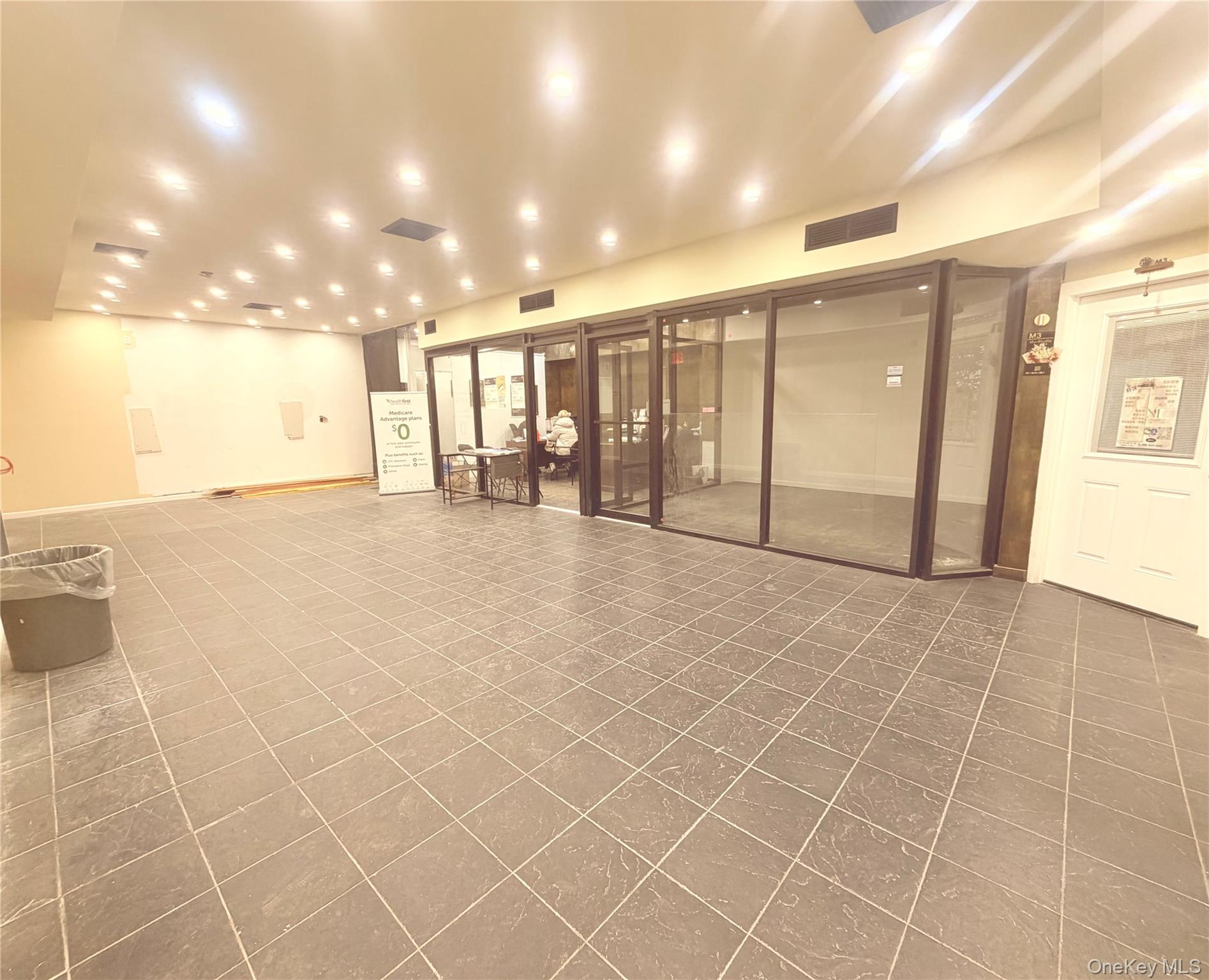 #2 photo, 3708 Main Street, קווינס Flushing , NY 11354