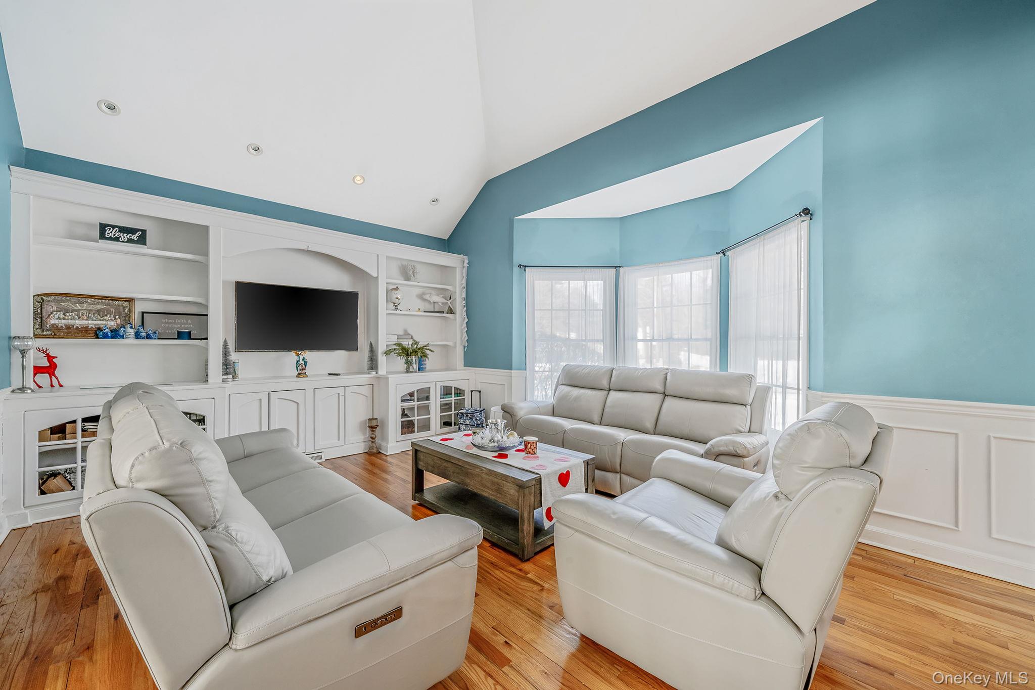 #11 photo, 10 Ashley Loop, सफ़ोक काउंटी Northport , NY 11768