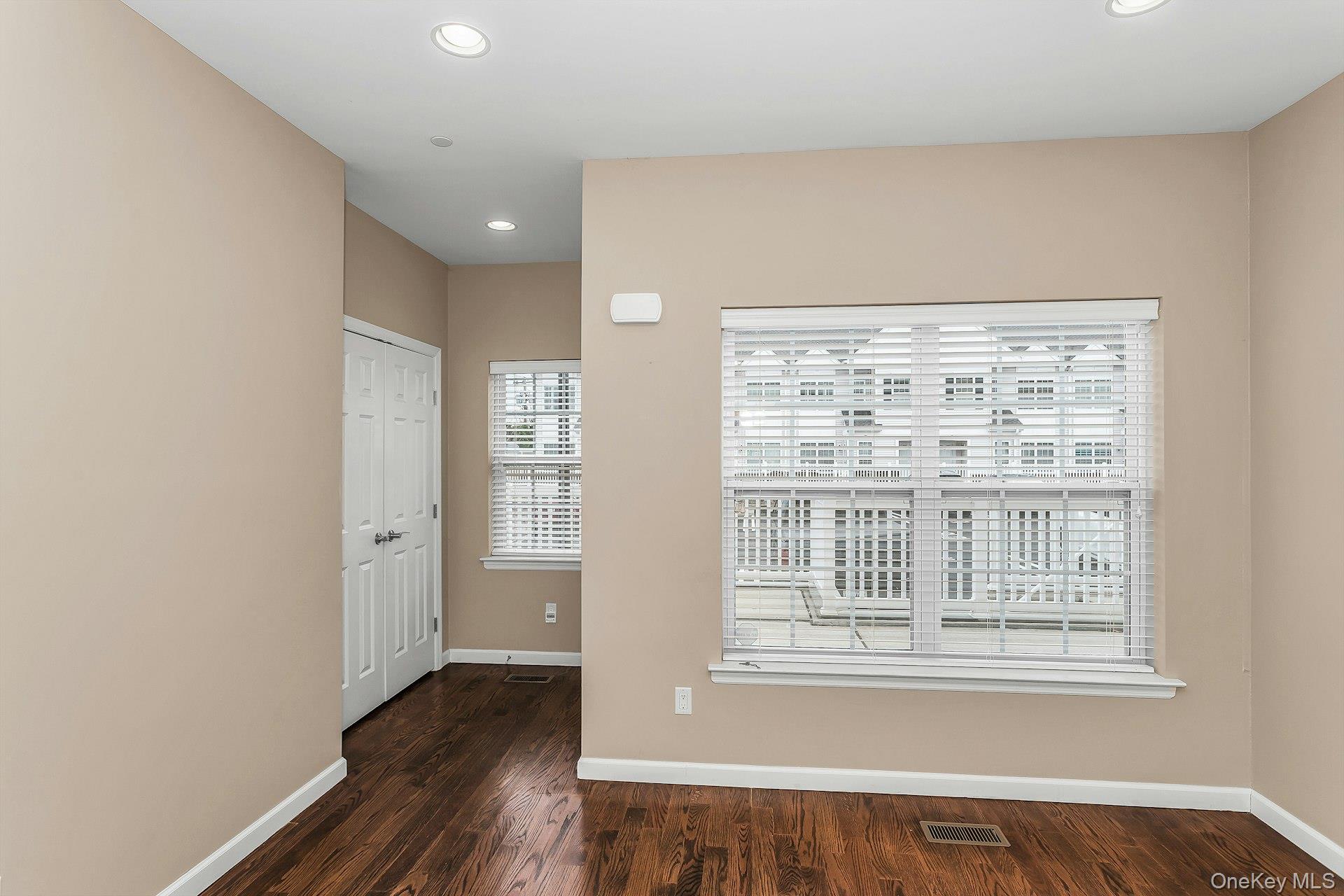 #11 photo, 28 Spring Drive, Seaford , NY 11783