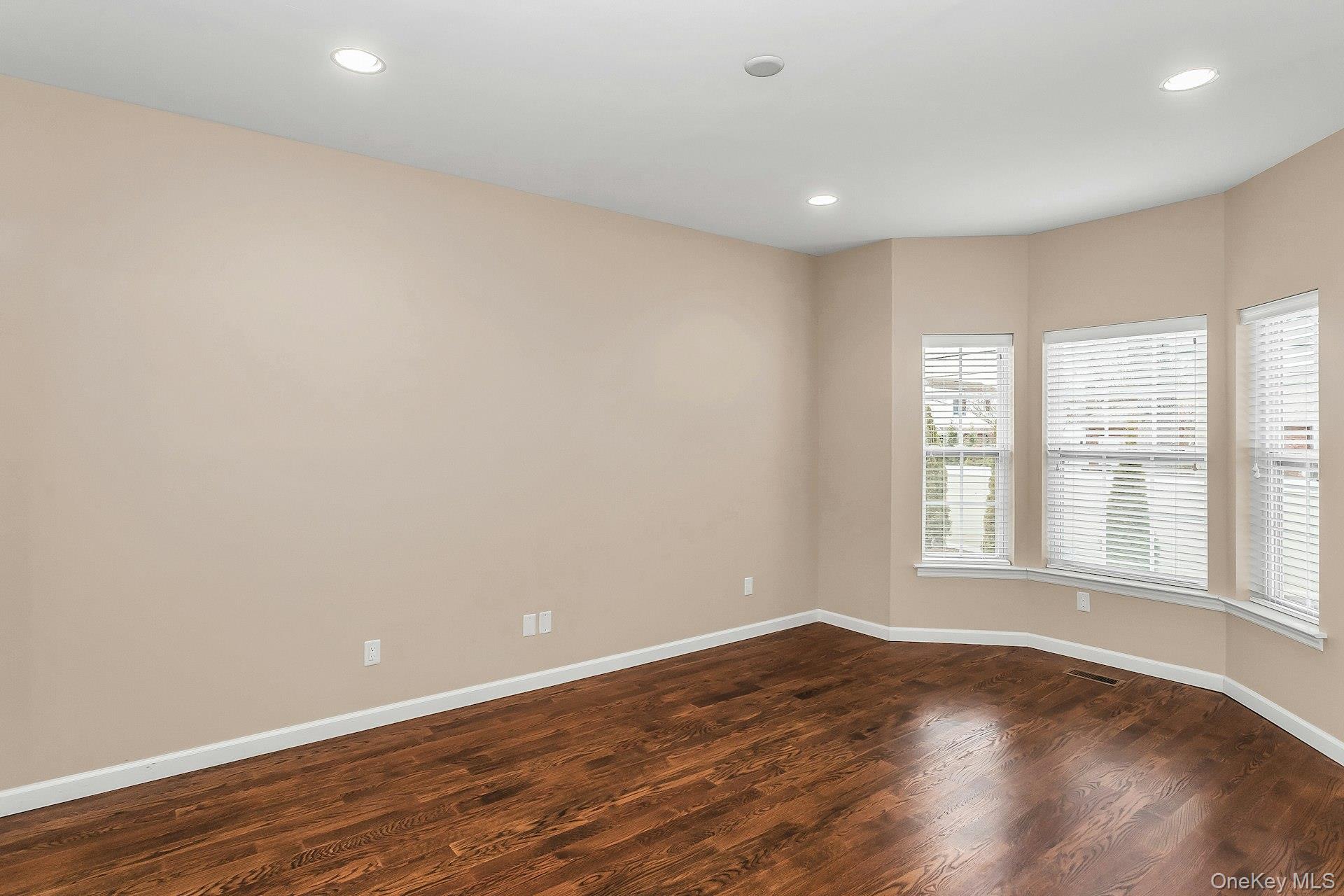 #13 photo, 28 Spring Drive, Seaford , NY 11783