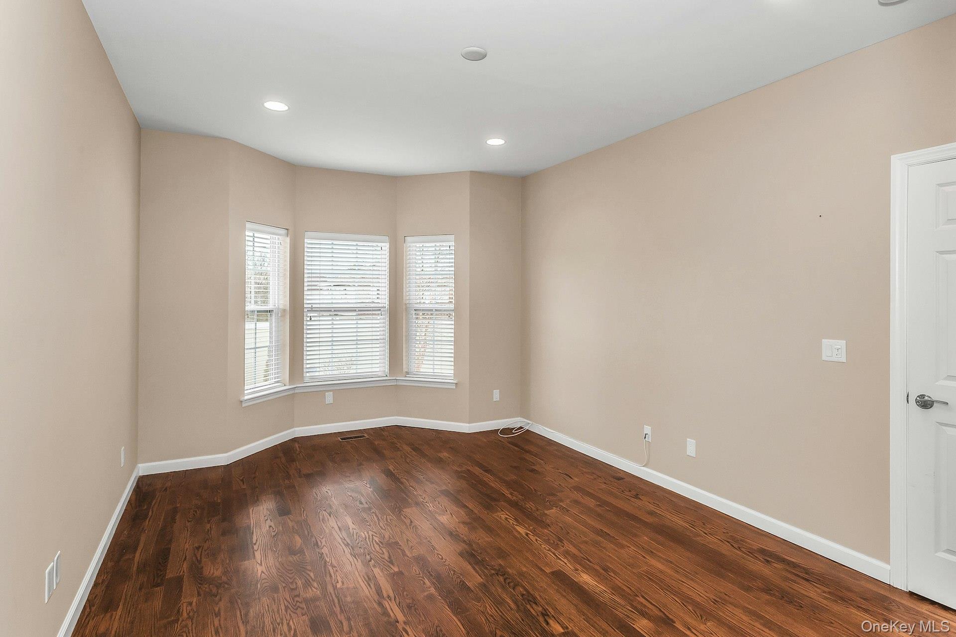 #14 photo, 28 Spring Drive, Seaford , NY 11783