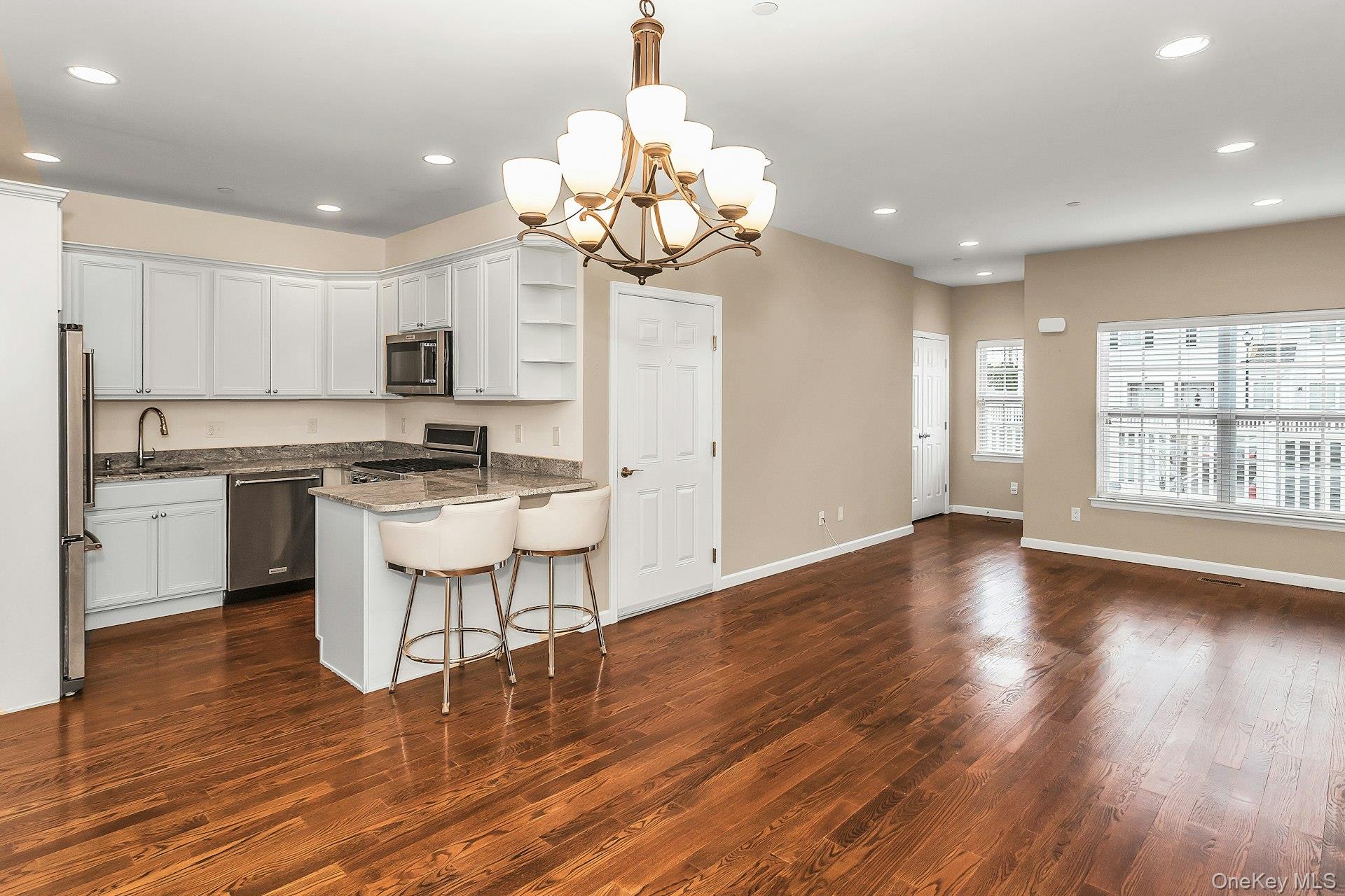 #4 photo, 28 Spring Drive, Seaford , NY 11783