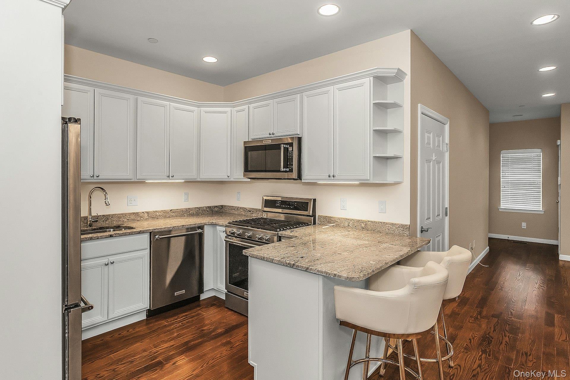 #5 photo, 28 Spring Drive, Seaford , NY 11783