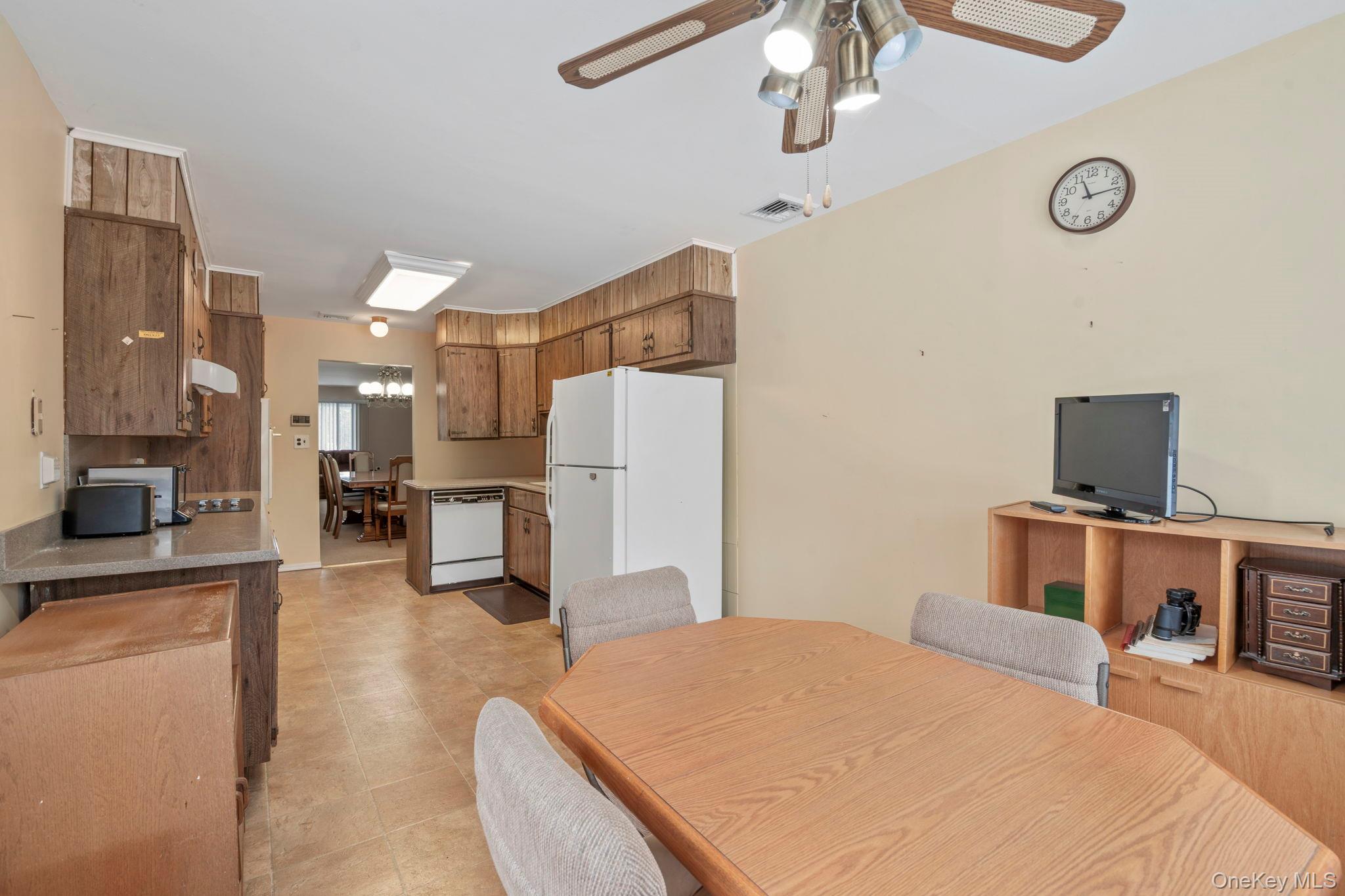 #11 photo, 15 Thadford Street, サフォーク郡 East Northport , NY 11731