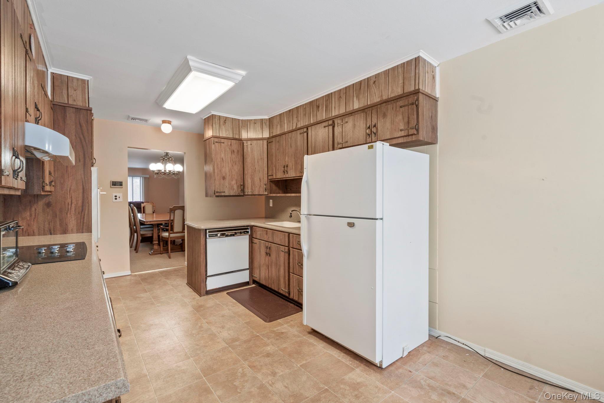 #12 photo, 15 Thadford Street, サフォーク郡 East Northport , NY 11731