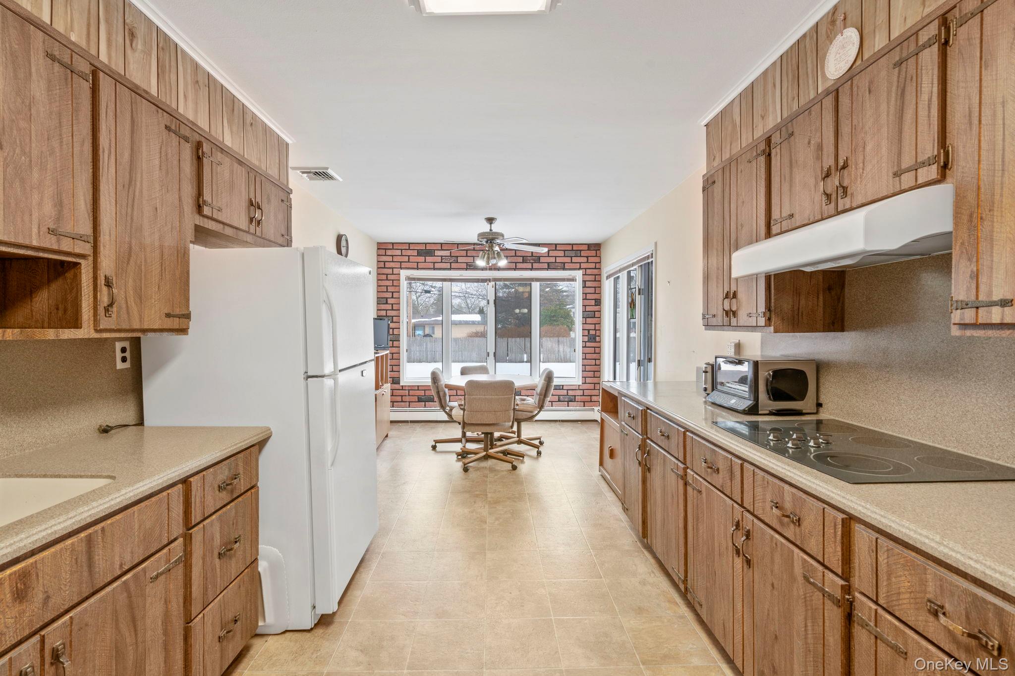 #7 photo, 15 Thadford Street, サフォーク郡 East Northport , NY 11731