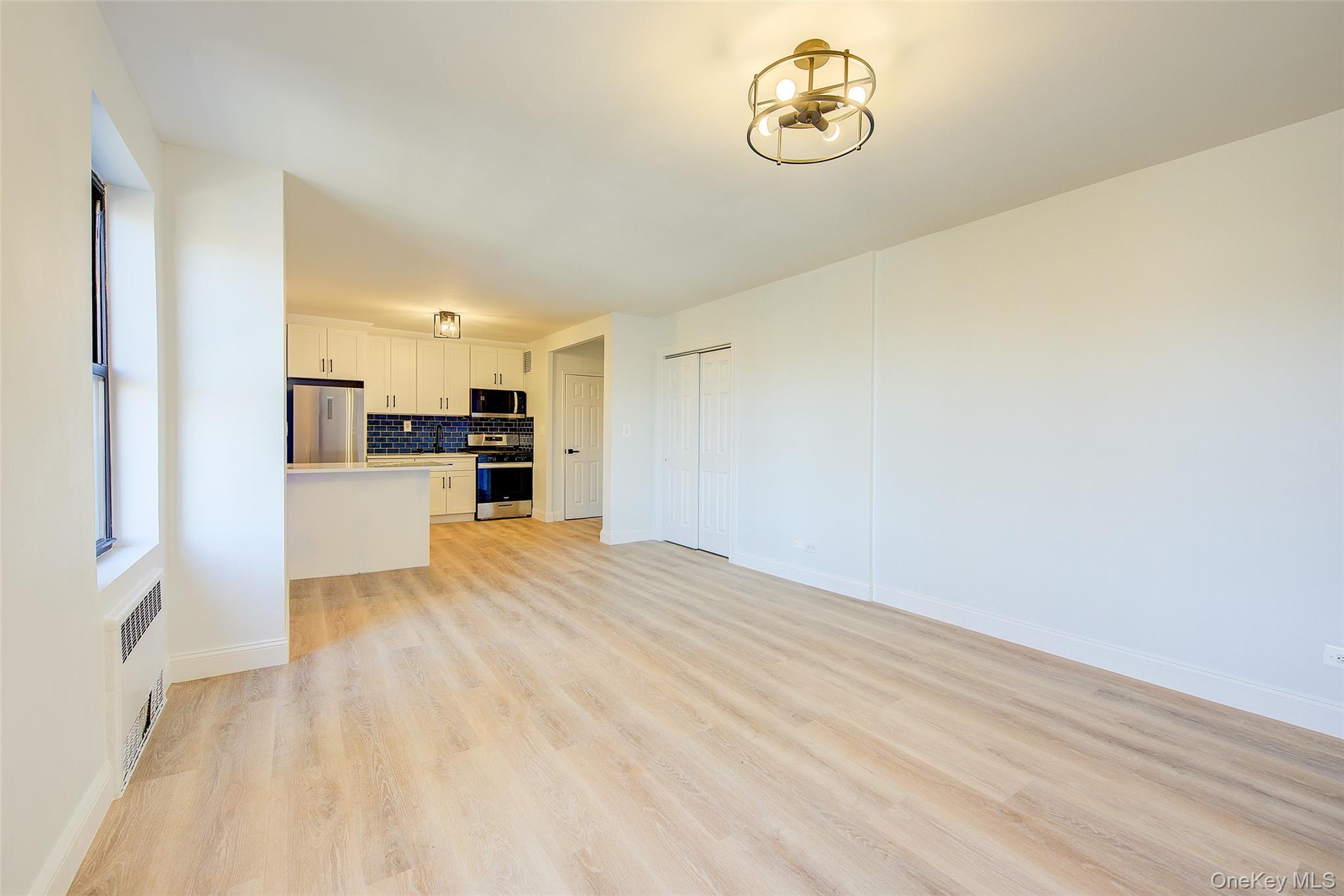 #9 photo, 3750 87th Street, Куинс ‖ Jackson Heights , NY 11372