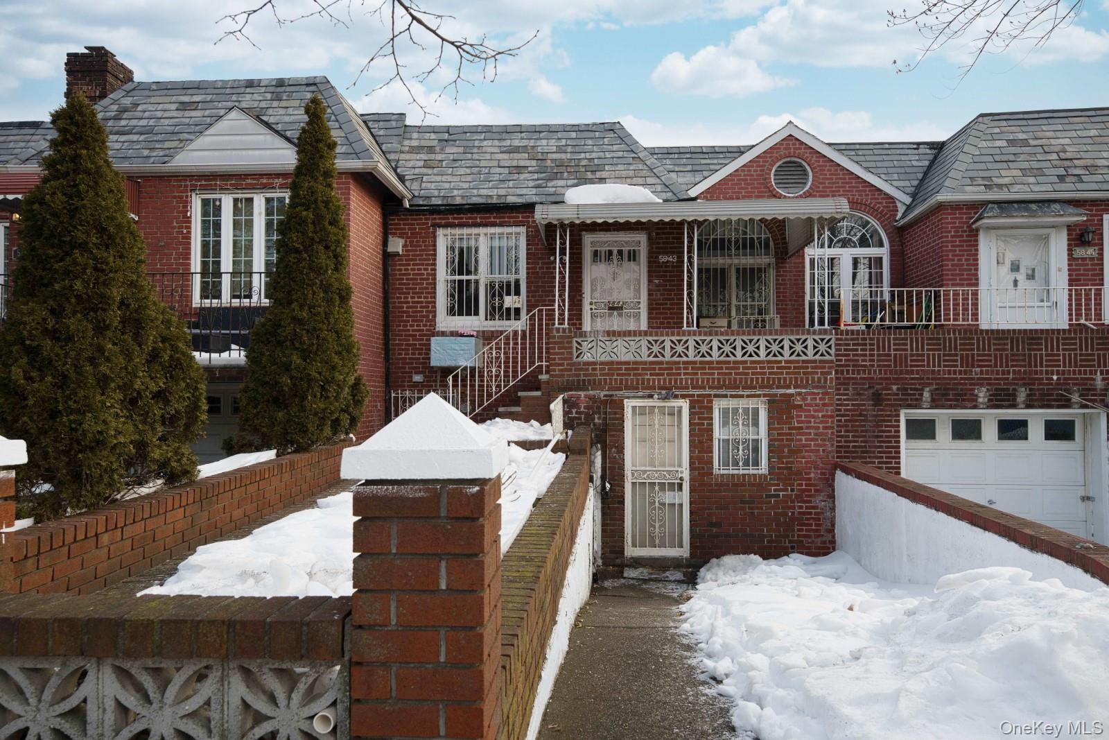 #1 photo, 58-43 81st Street, कुईंस Middle Village , NY 11379