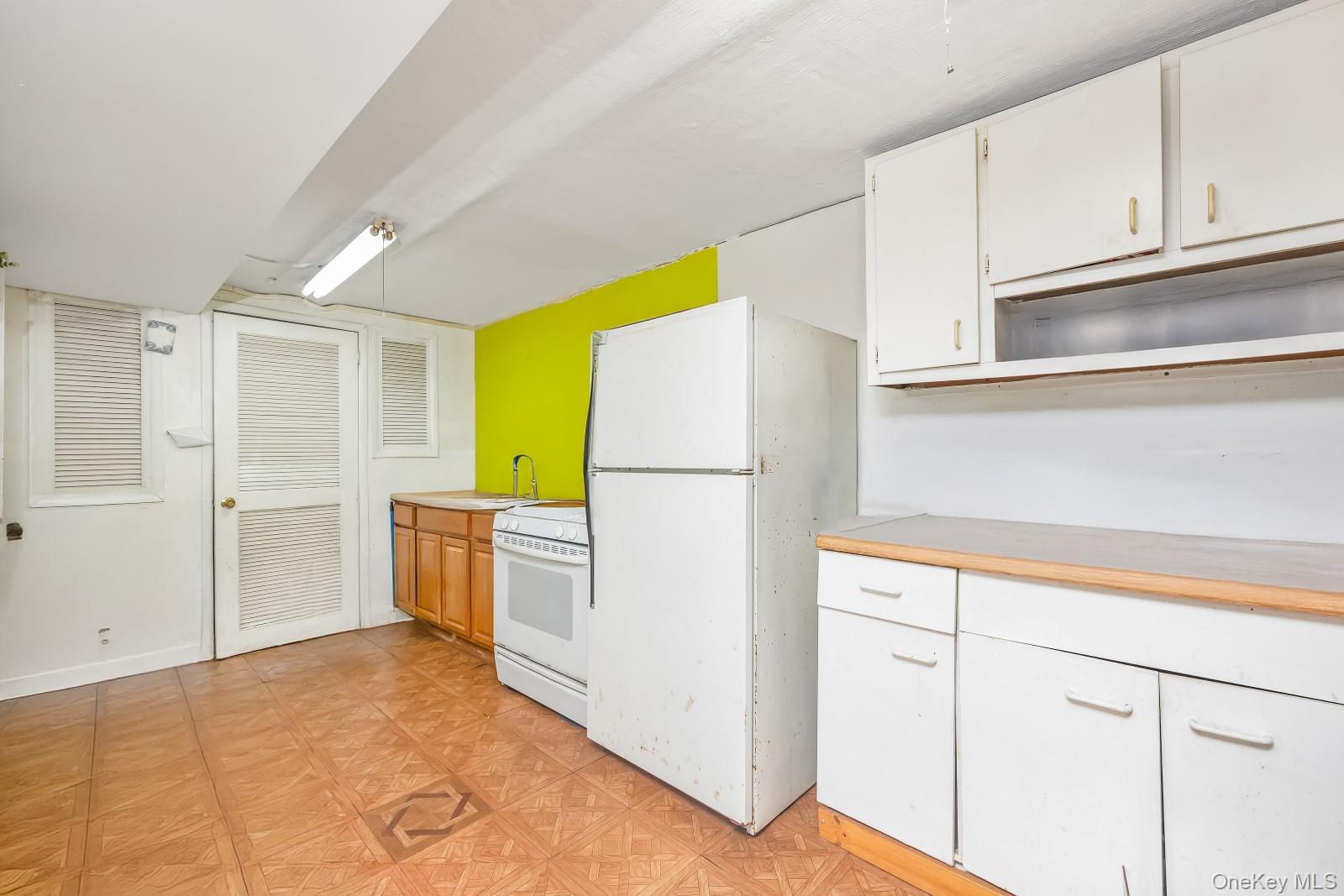 #11 photo, 58-43 81st Street, कुईंस Middle Village , NY 11379