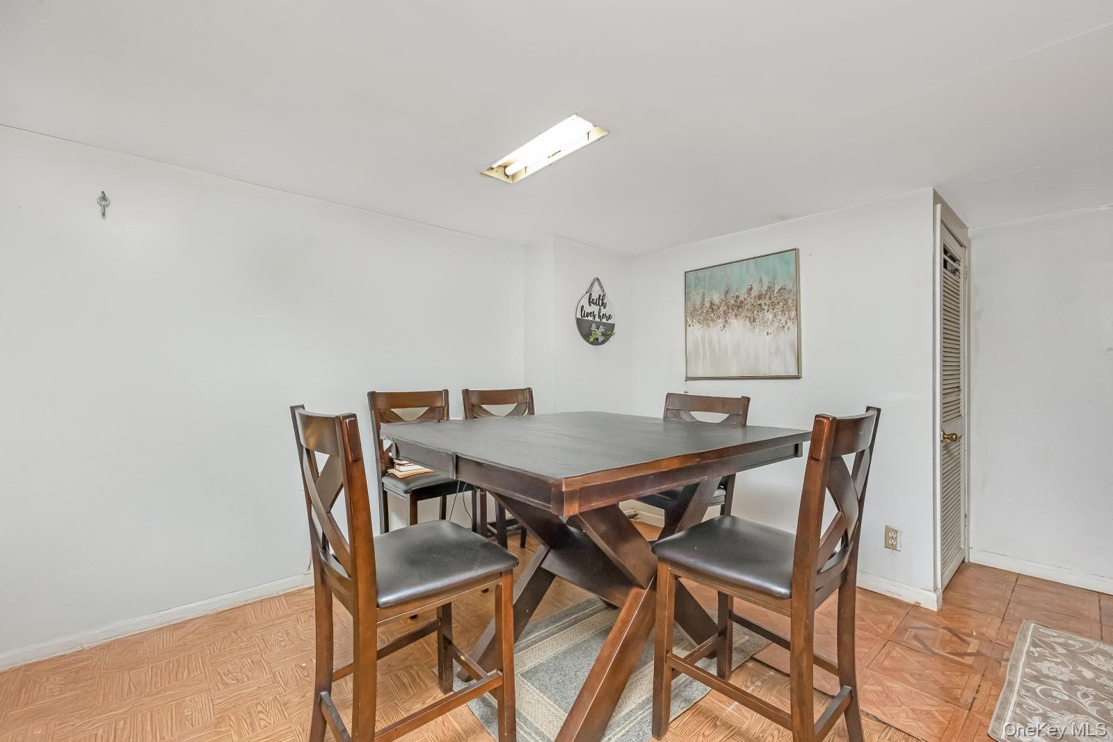 #13 photo, 58-43 81st Street, कुईंस Middle Village , NY 11379