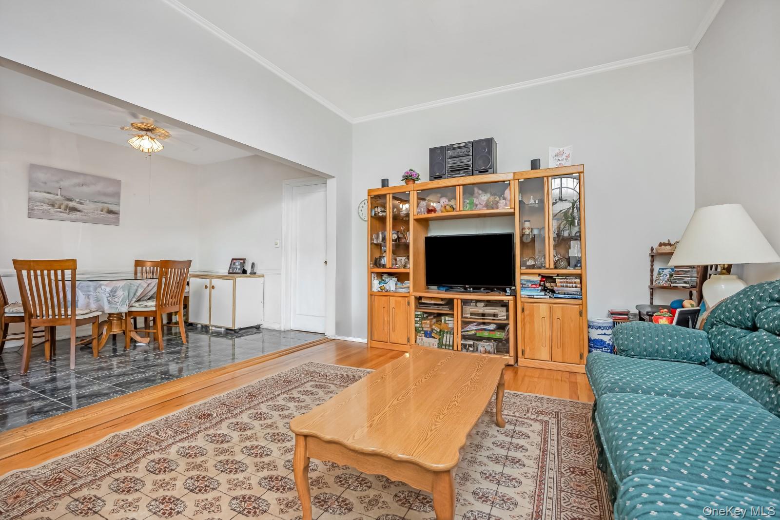 #4 photo, 58-43 81st Street, कुईंस Middle Village , NY 11379