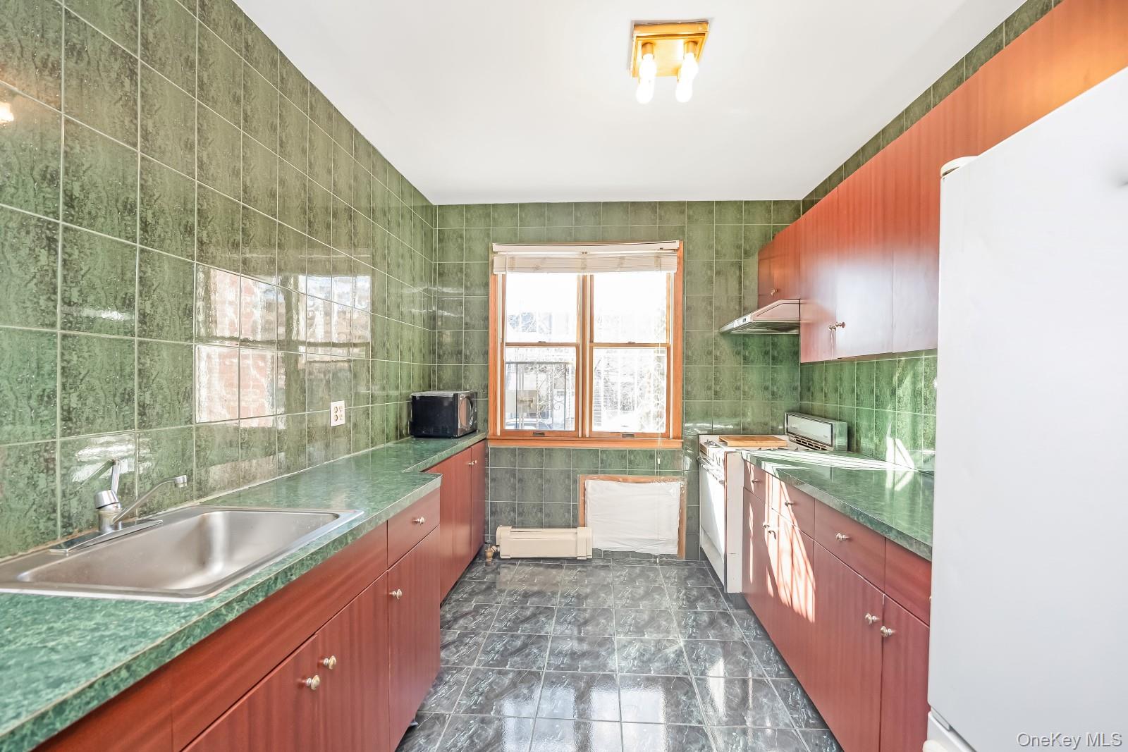 #6 photo, 58-43 81st Street, कुईंस Middle Village , NY 11379