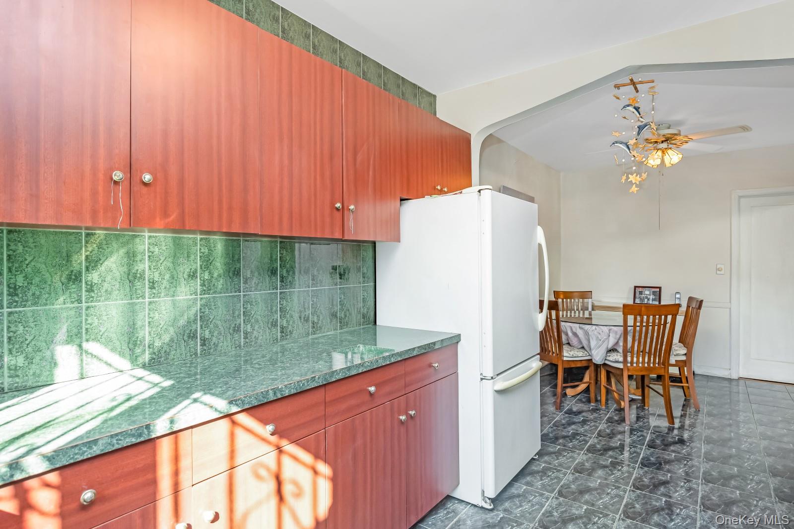 #7 photo, 58-43 81st Street, कुईंस Middle Village , NY 11379