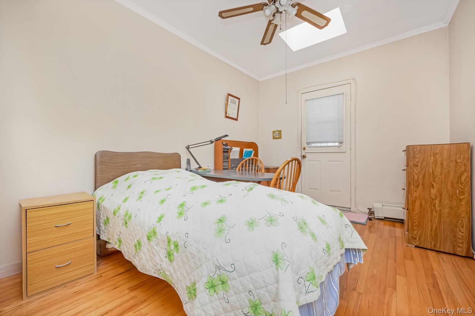 #9 photo, 58-43 81st Street, कुईंस Middle Village , NY 11379