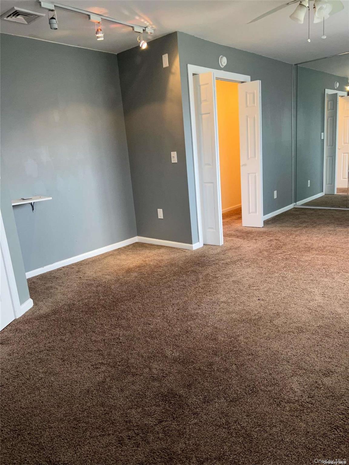 #16 photo, 65 Gateway Drive, Copiague , NY 11726