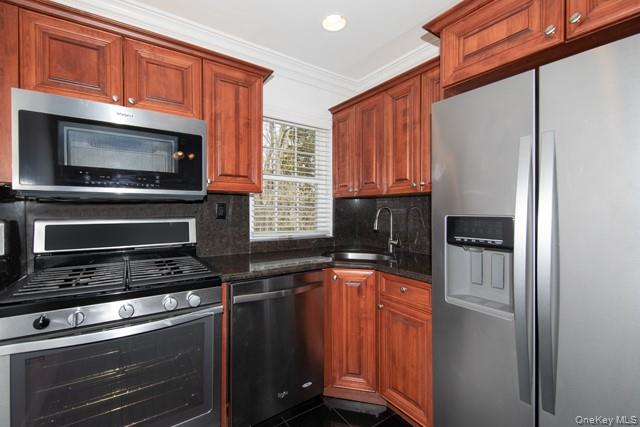 #2 photo, 19 Pickwick Lane, North Babylon , NY 11703