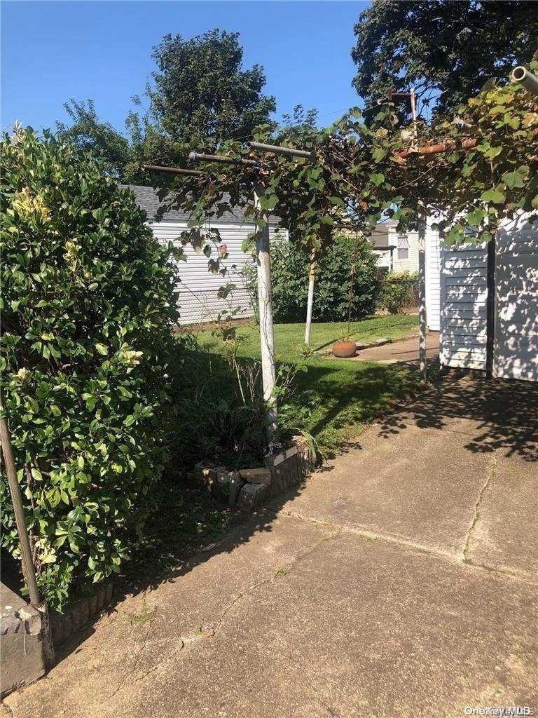 #15 photo, 220 Pershing Parkway, Mineola , NY 11501