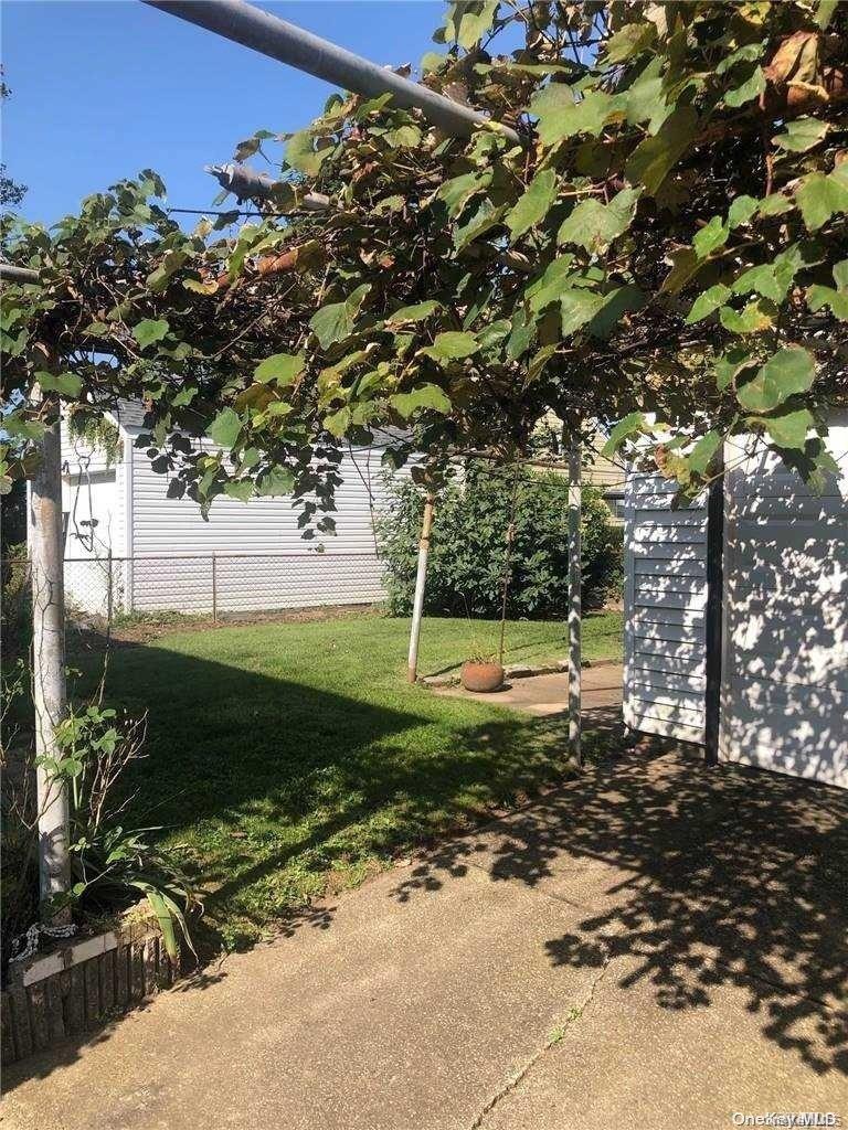 #16 photo, 220 Pershing Parkway, Mineola , NY 11501