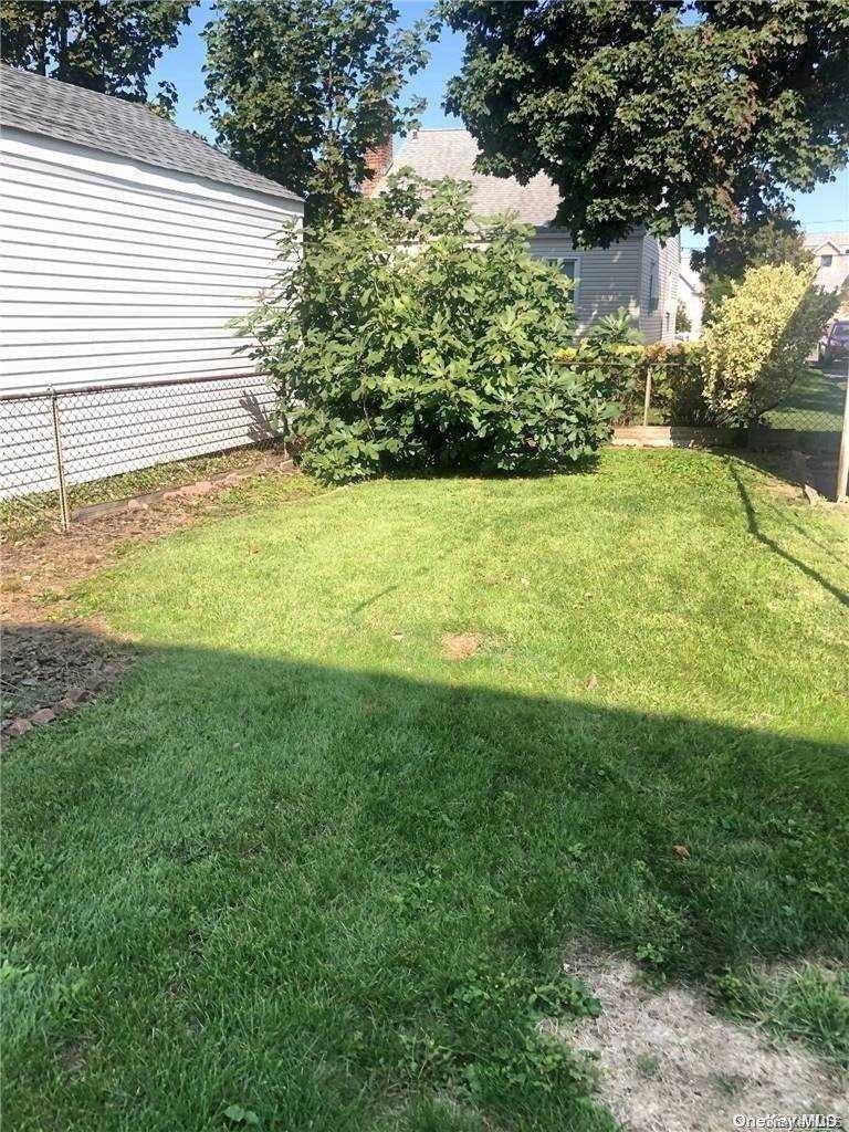 #17 photo, 220 Pershing Parkway, Mineola , NY 11501