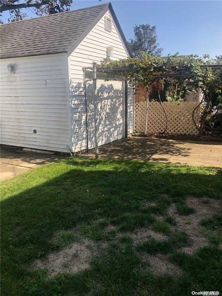 #18 photo, 220 Pershing Parkway, Mineola , NY 11501