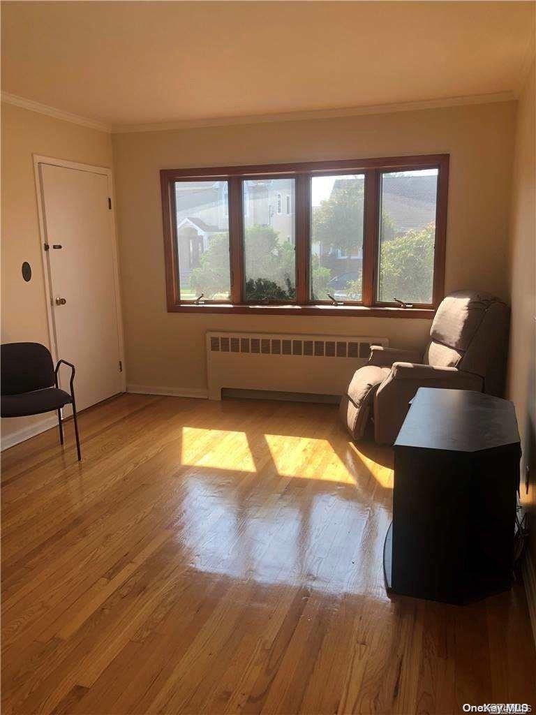 #4 photo, 220 Pershing Parkway, Mineola , NY 11501