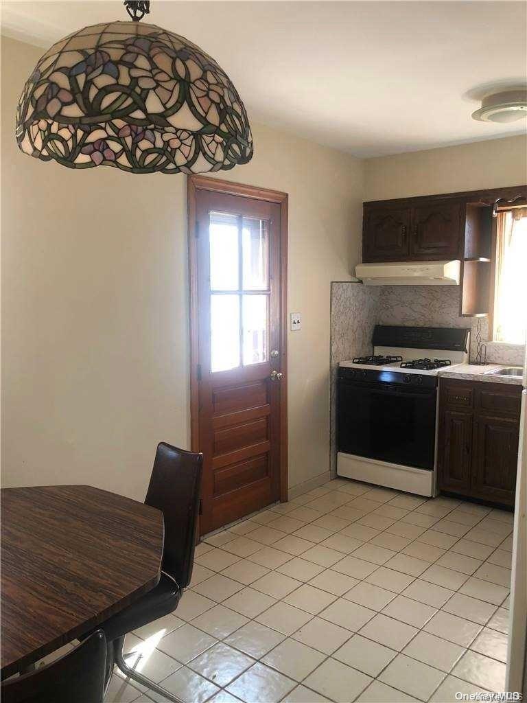 #8 photo, 220 Pershing Parkway, Mineola , NY 11501