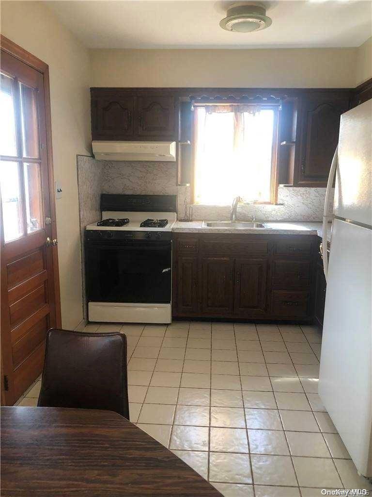 #9 photo, 220 Pershing Parkway, Mineola , NY 11501