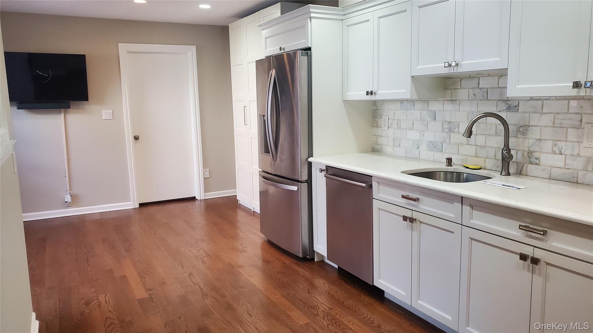 #2 photo, 91 Duckpond Drive, Manhasset , NY 11030