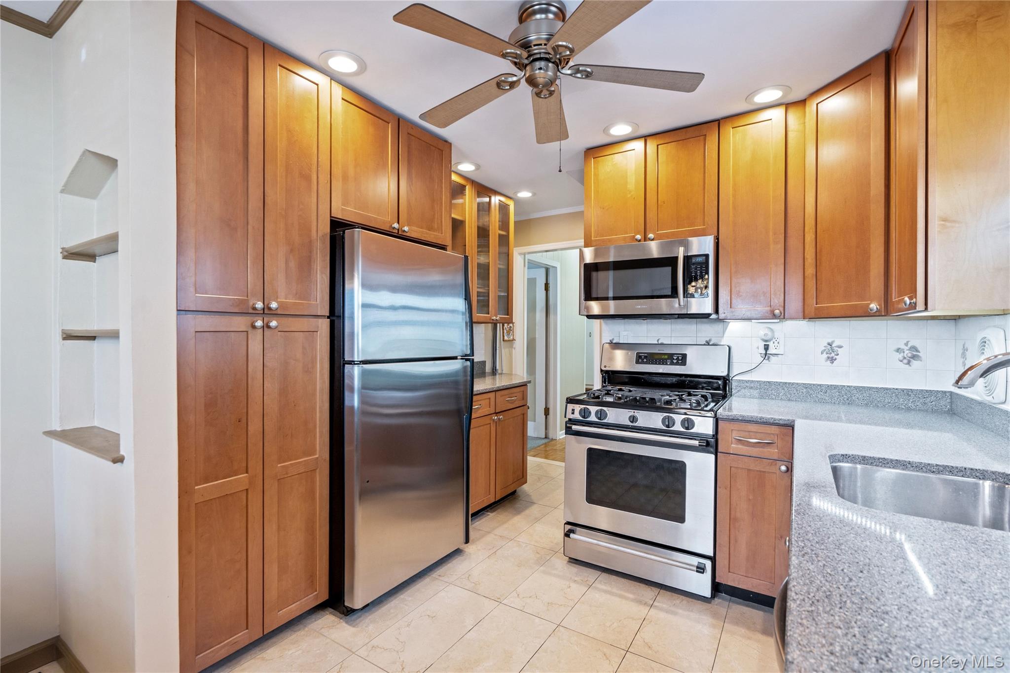 #10 photo, 269-15 Union Turnpike, New Hyde Park , NY 11040