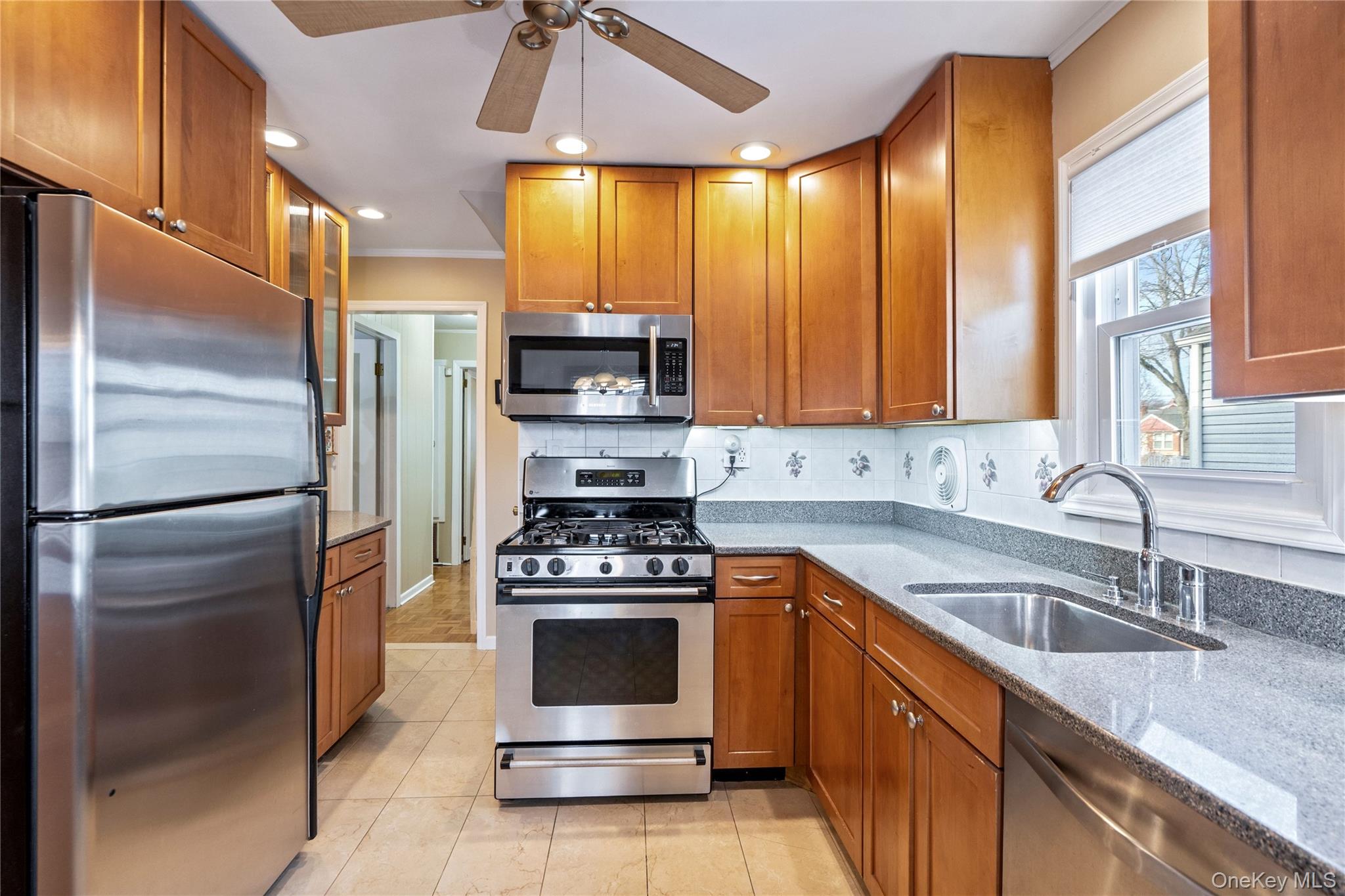 #11 photo, 269-15 Union Turnpike, New Hyde Park , NY 11040