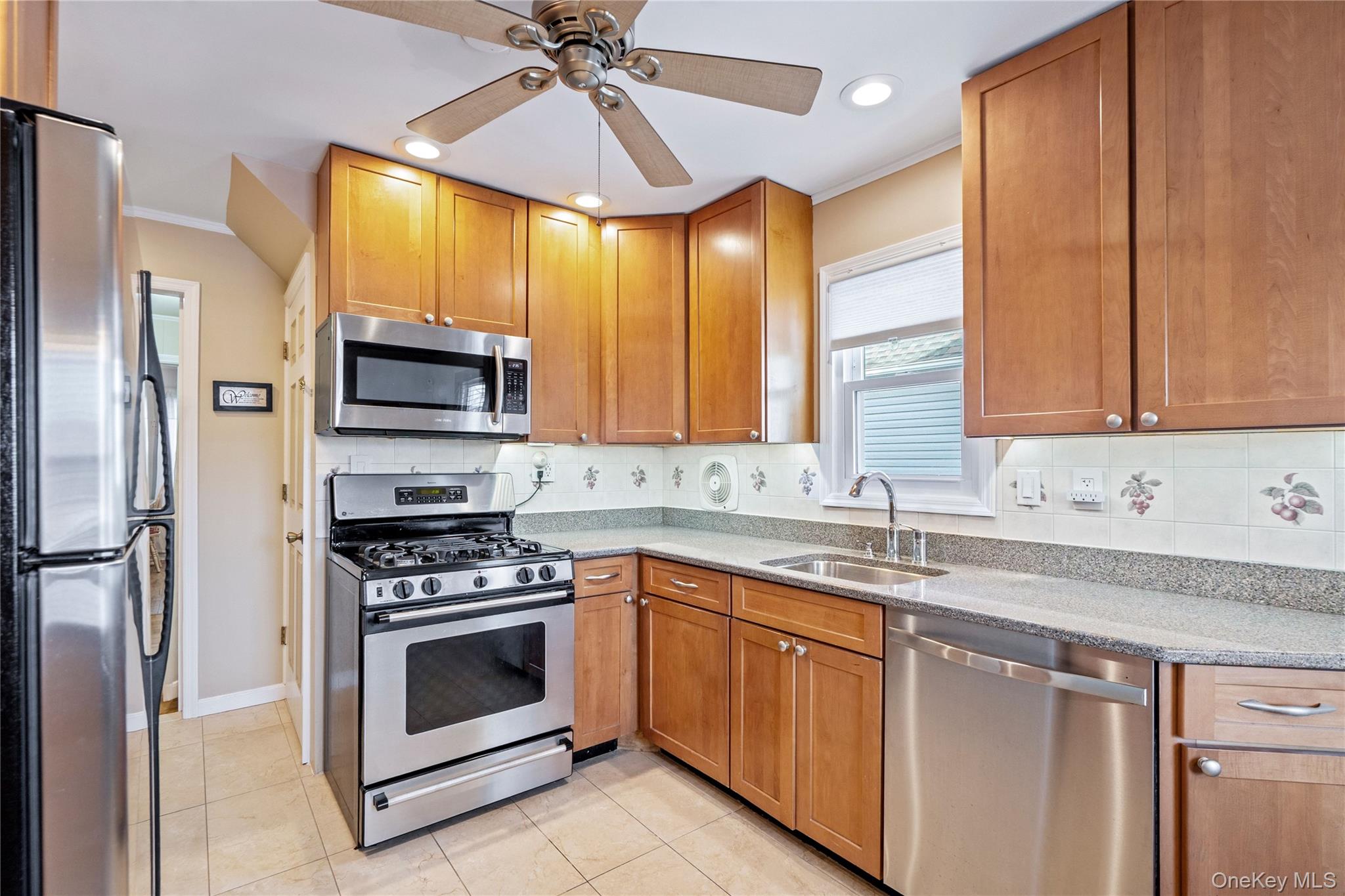 #12 photo, 269-15 Union Turnpike, New Hyde Park , NY 11040