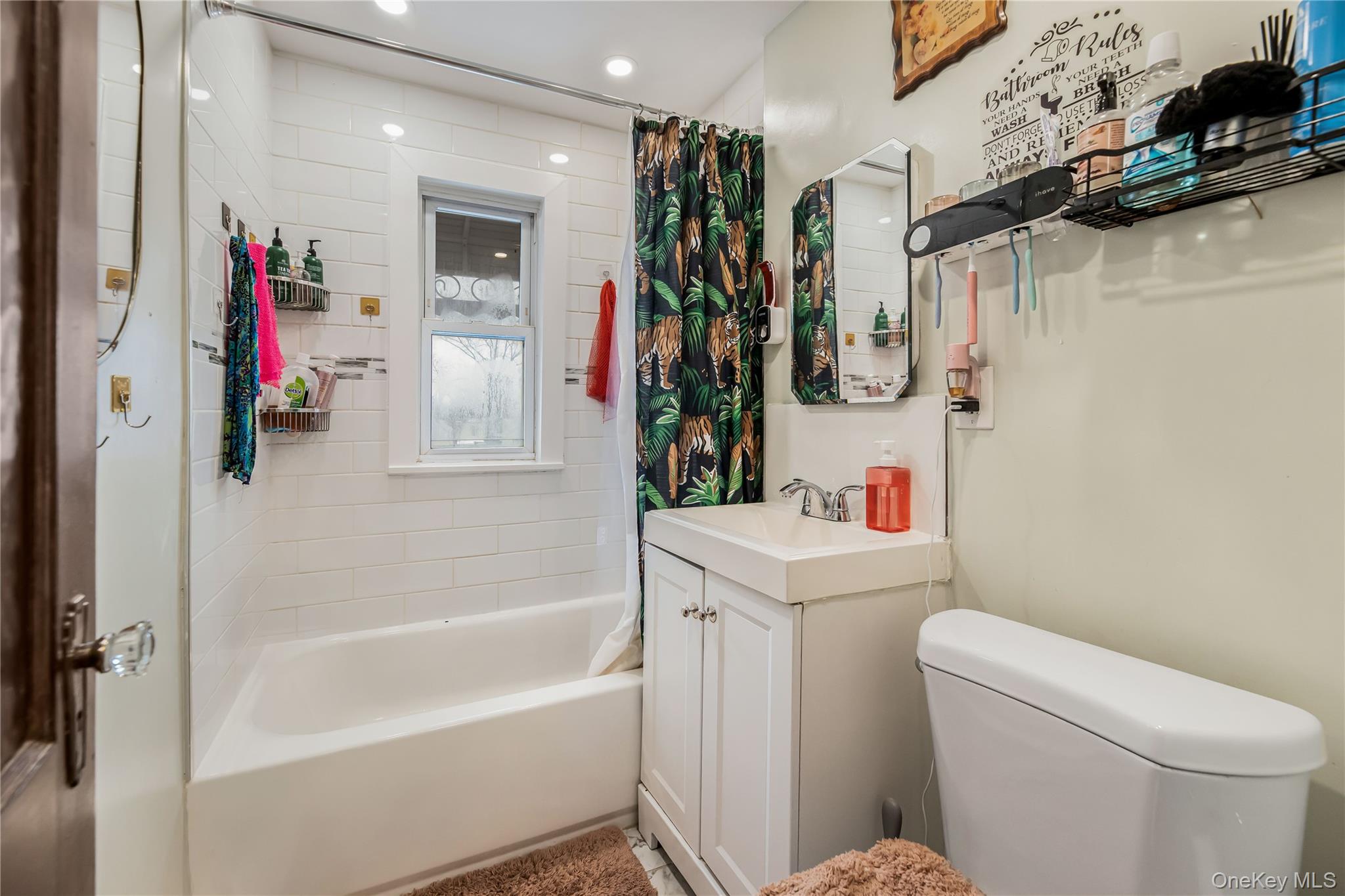 #14 photo, 2556 Eastchester Road, Bronx , NY 10469