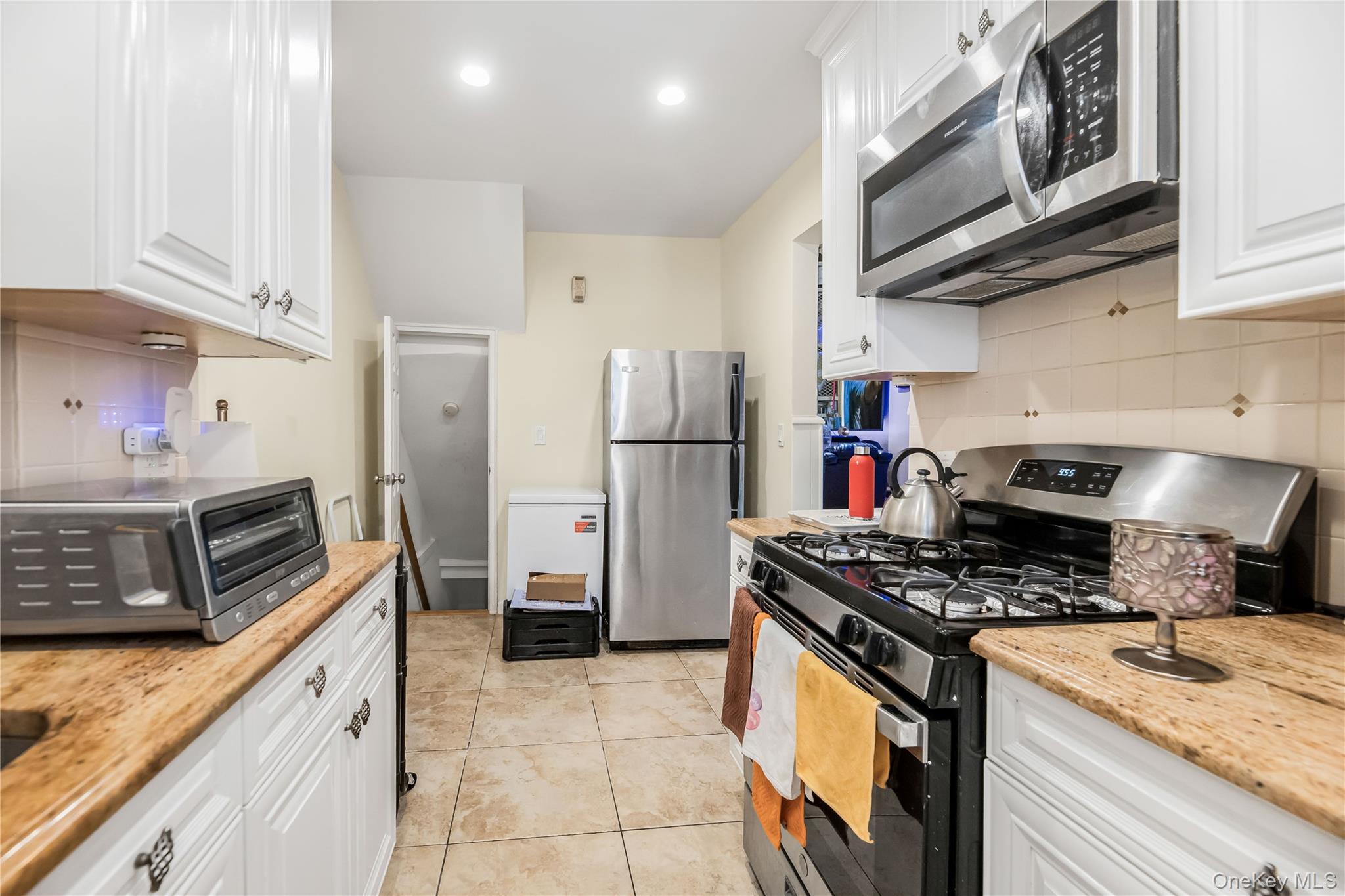 #9 photo, 2556 Eastchester Road, Bronx , NY 10469