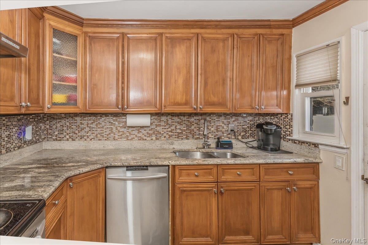 #7 photo, 597 Seminole Road, Franklin Square , NY 11010