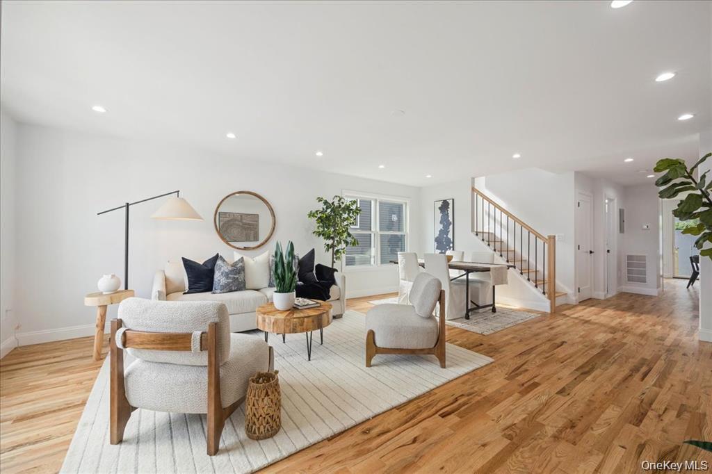 #15 photo, 93 Thurton Place, Yonkers , NY 10704