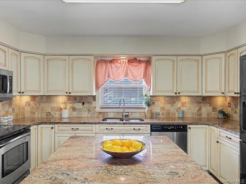 #10 photo, 4 Debbie Court, Chester , NY 10918