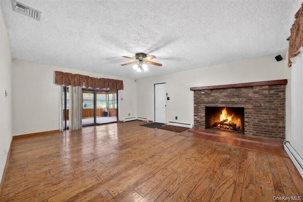 #5 photo, 4 Debbie Court, Chester , NY 10918