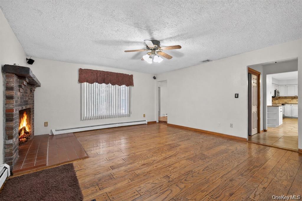 #6 photo, 4 Debbie Court, Chester , NY 10918