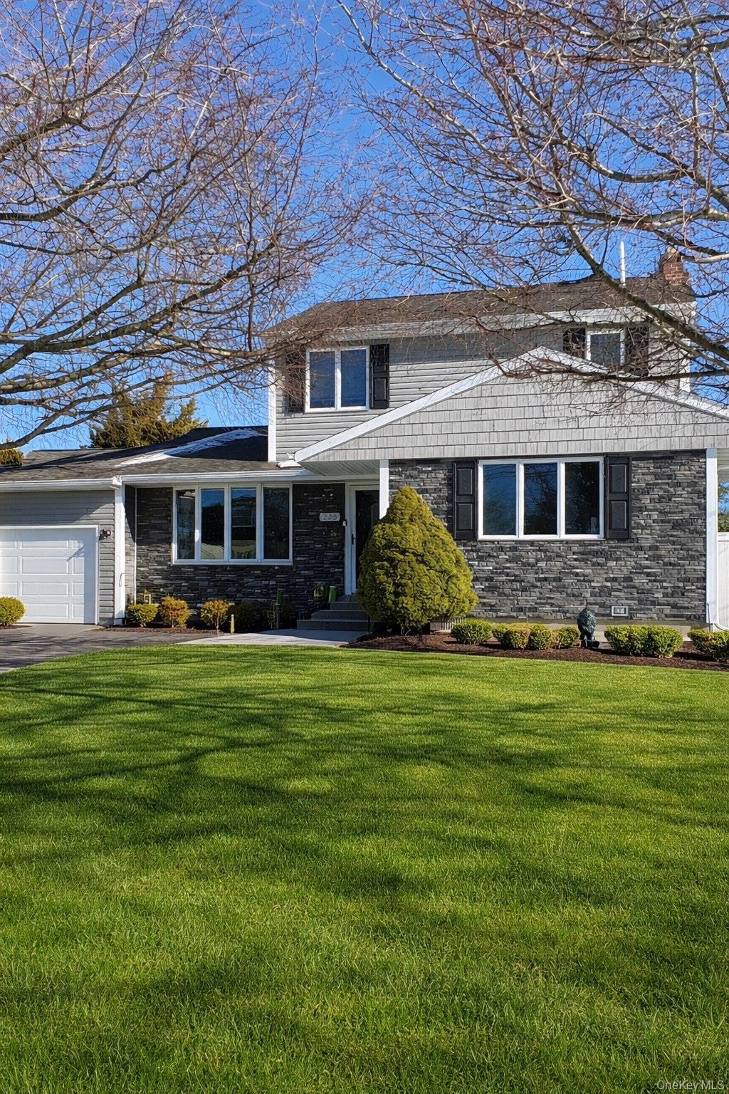 #1 photo, 225 Farhan Lane, North Babylon , NY 11703