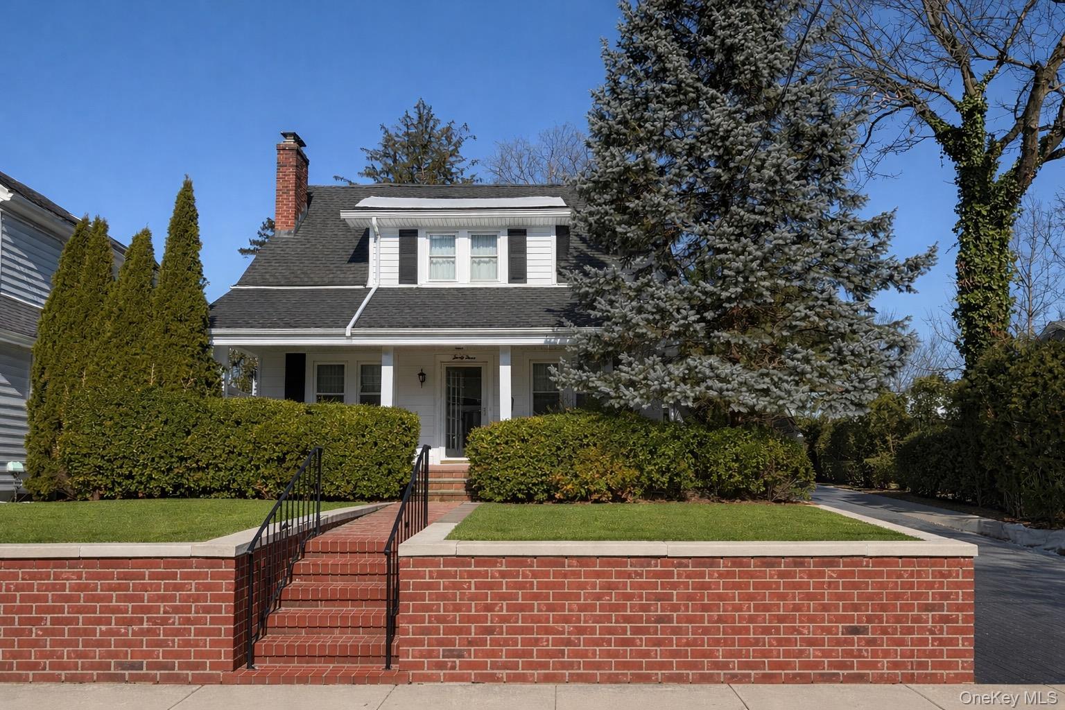 #1 photo, 33 Marvin Avenue, Rockville Centre , NY 11570