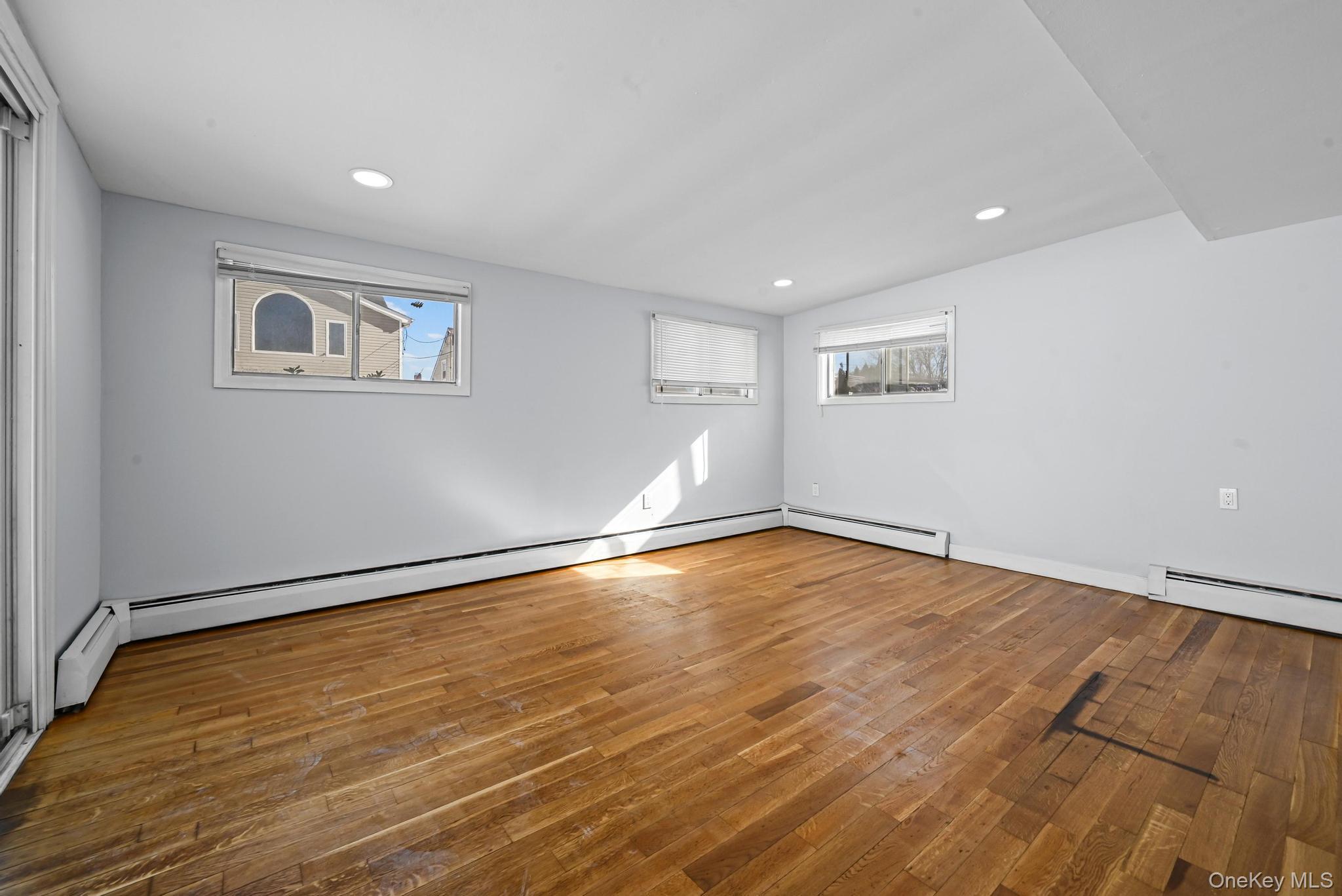 #12 photo, 190 Meridian Road, Levittown , NY 11756