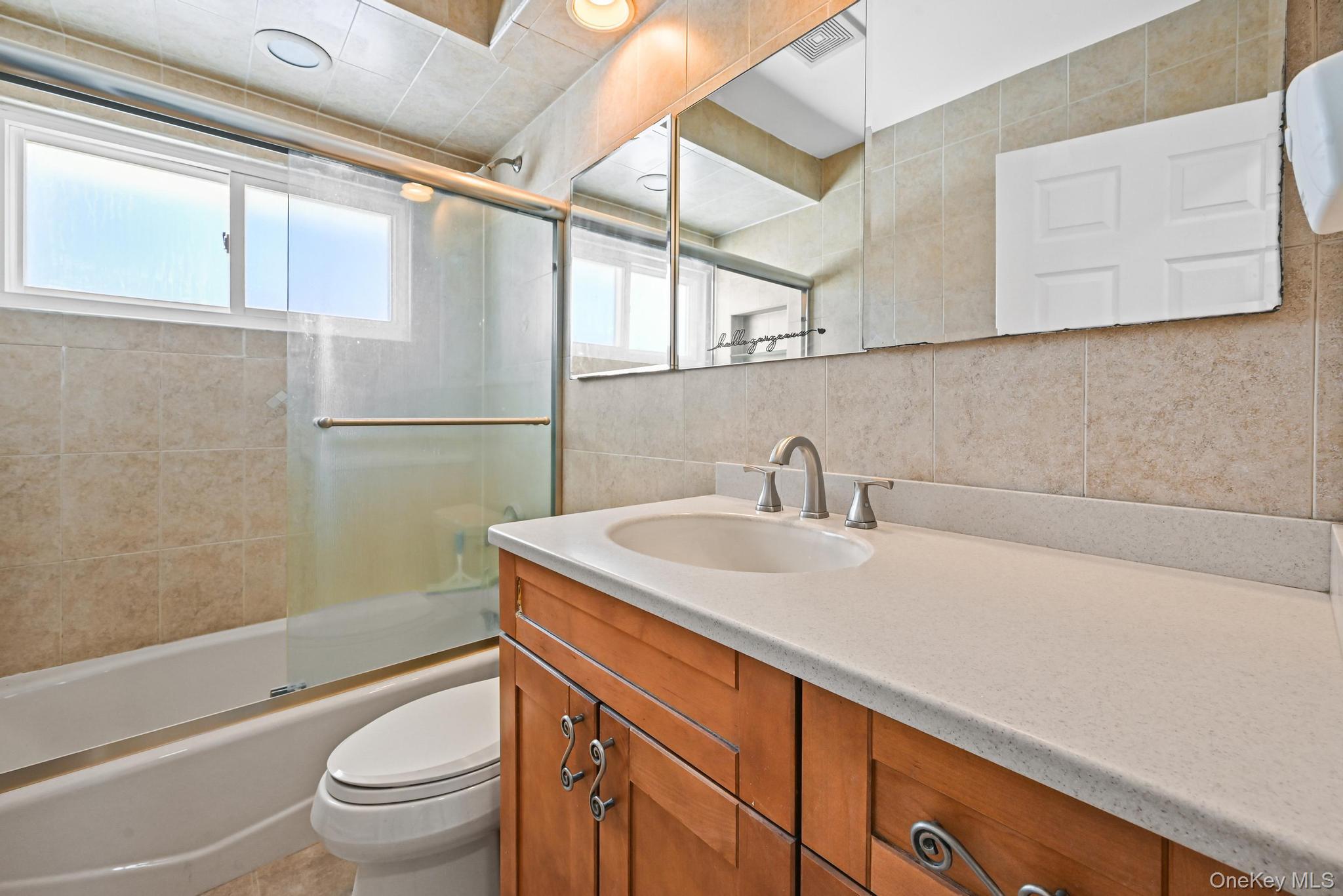 #16 photo, 190 Meridian Road, Levittown , NY 11756