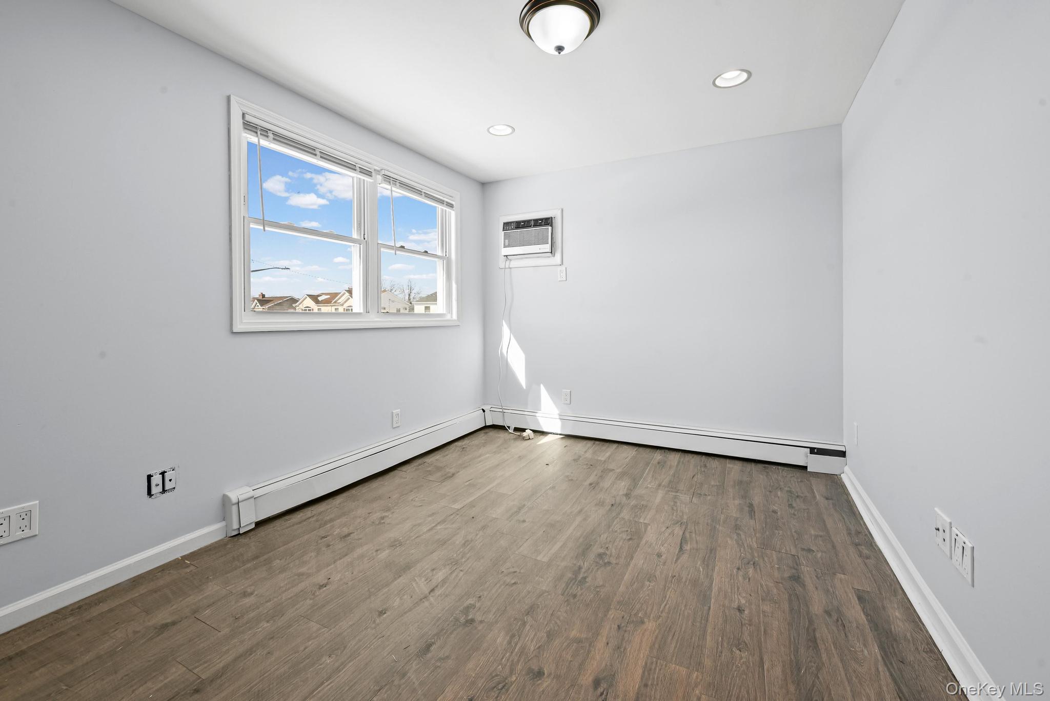 #17 photo, 190 Meridian Road, Levittown , NY 11756