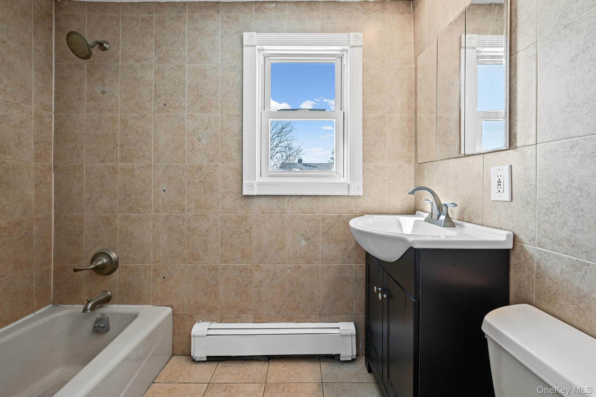 #18 photo, 190 Meridian Road, Levittown , NY 11756